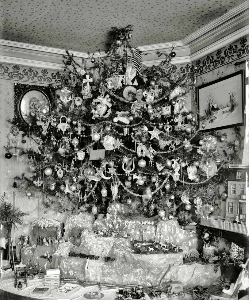 Circa 1920. "Houck Christmas tree." Everyone gather round for eggnog and carols! National Photo Company Collection glass negative. View full size.

