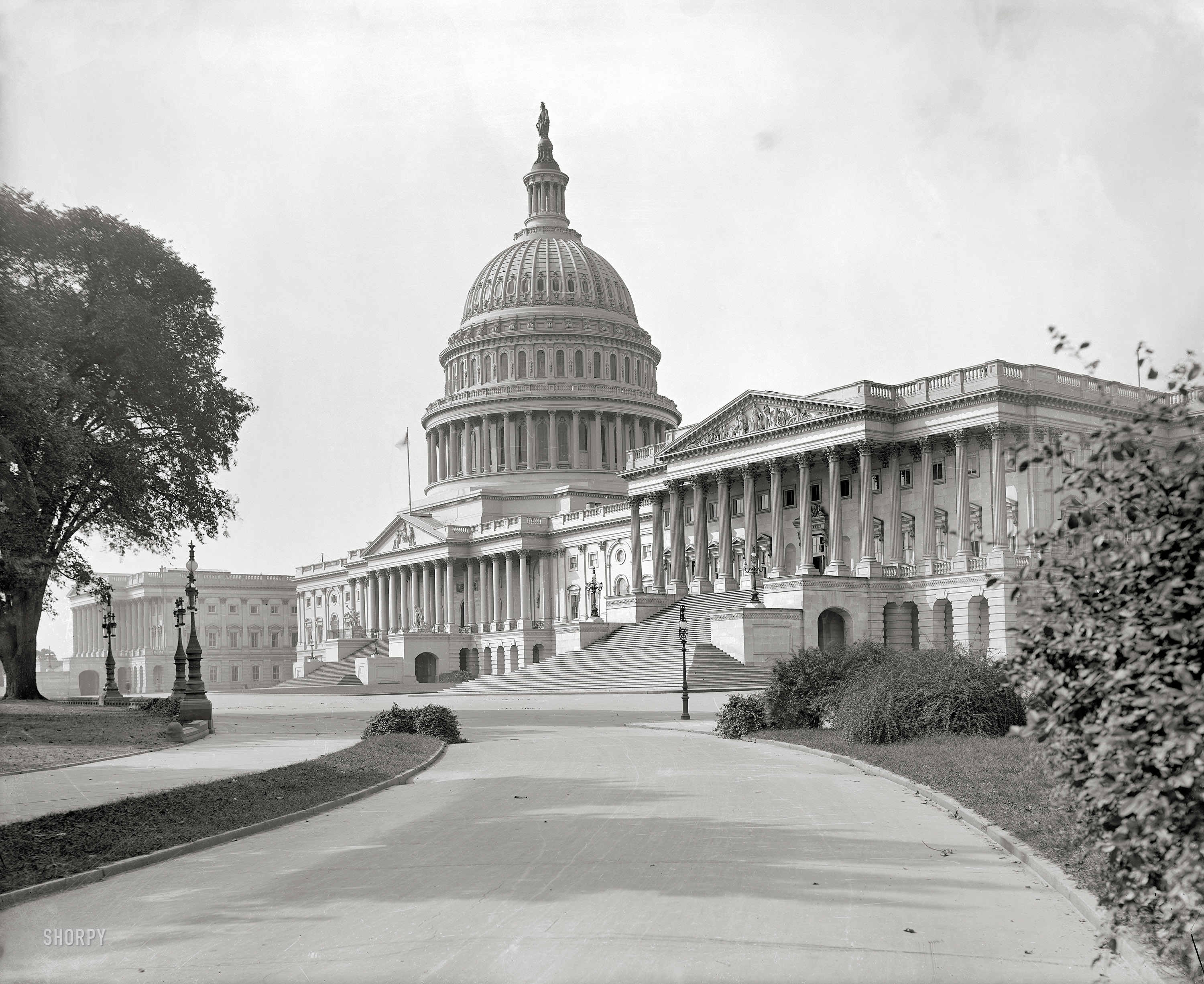 Washington, D.C., circa 1915. "U.S. Capitol, East Front." View full size.