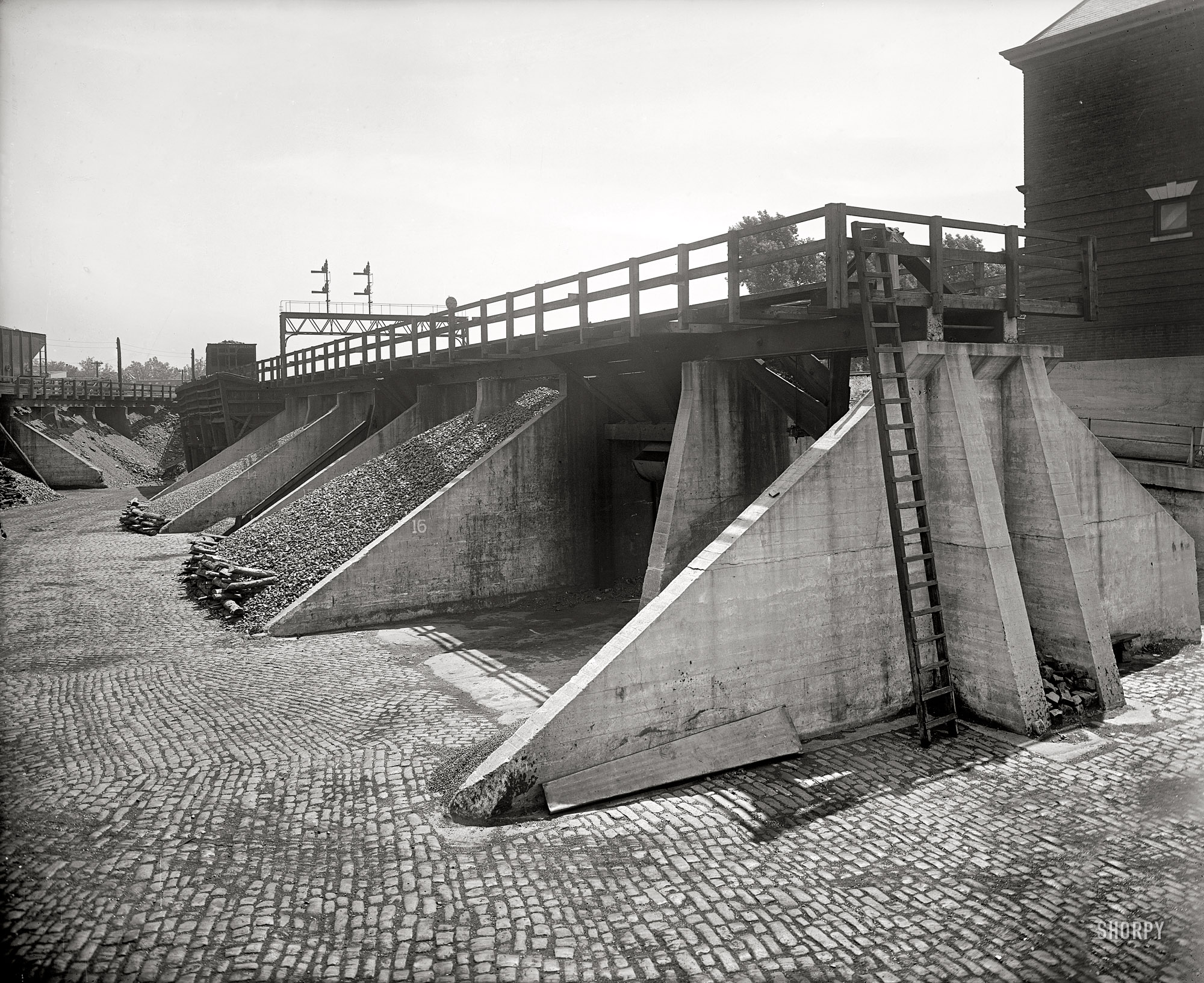 Another view from 1925 of the W.H. Hessick & Son coal yard in Northeast Washington, D.C. By December 1925, the company had moved to 14th and Water Streets S.W. National Photo Company Collection glass negative. View full size.