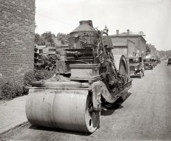 Washington, D.C., circa 1925. "Crawford Paving Co." Steamroller made by Barber Asphalt Paving of Buffalo, N.Y. National Photo glass negative. View full size.