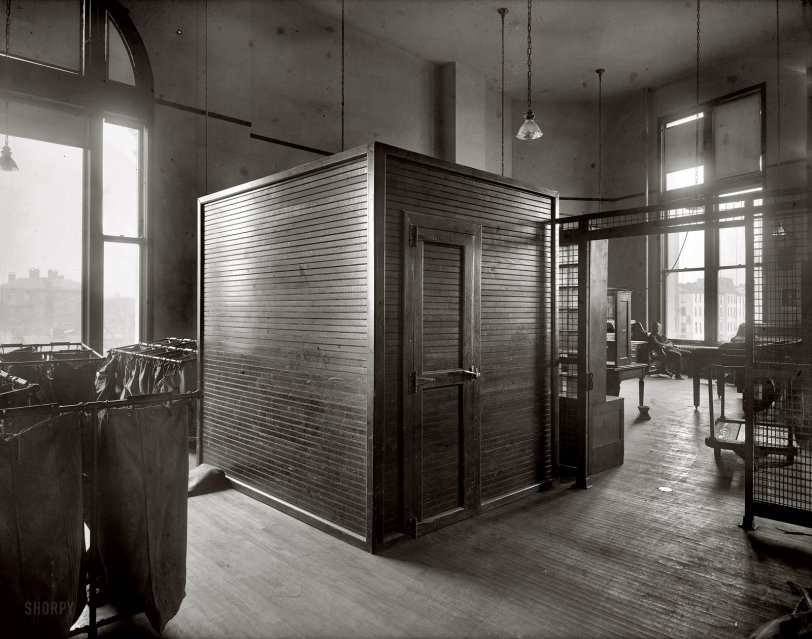 Washington, D.C., circa 1920. "Refrigeration box for parcel post, City Post Office." National Photo Company Collection glass negative. View full size.
