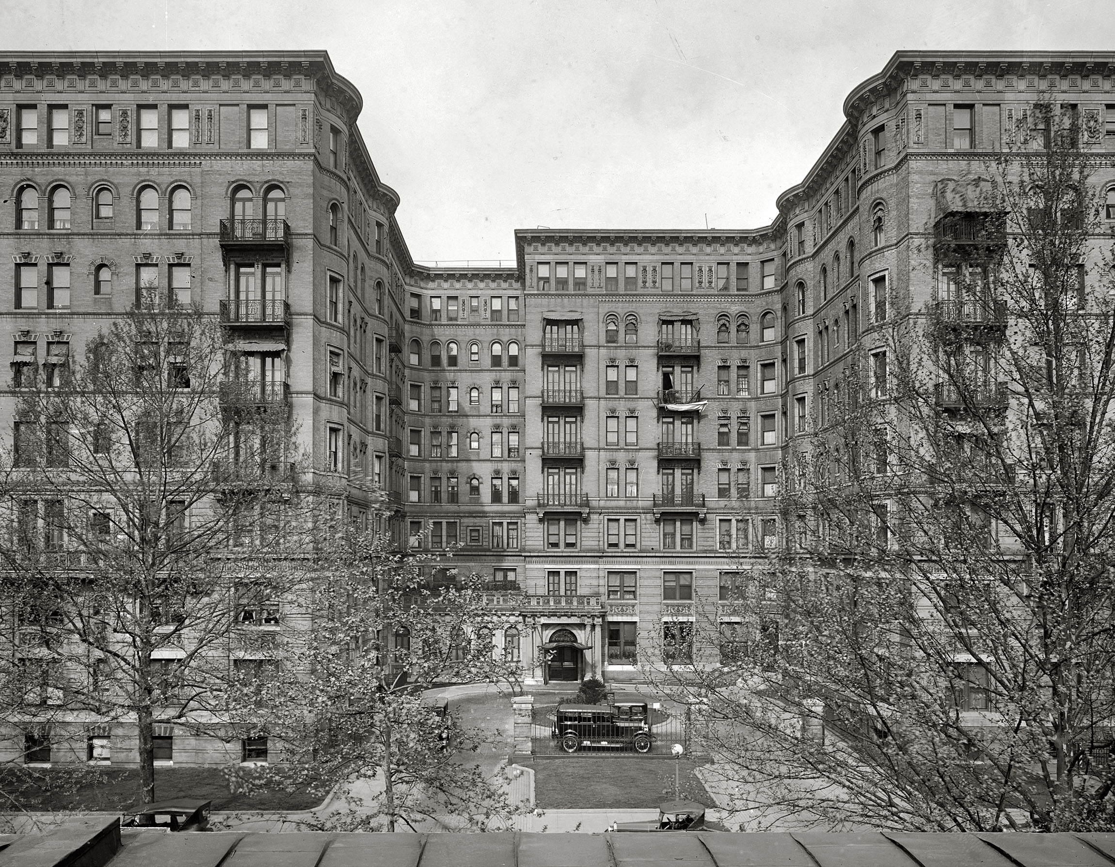 Washington, D.C., in 1925. "Stoneleigh Court, L Street N.W." For some reason I feel like Jimmy Stewart here. National Photo glass negative. View full size.