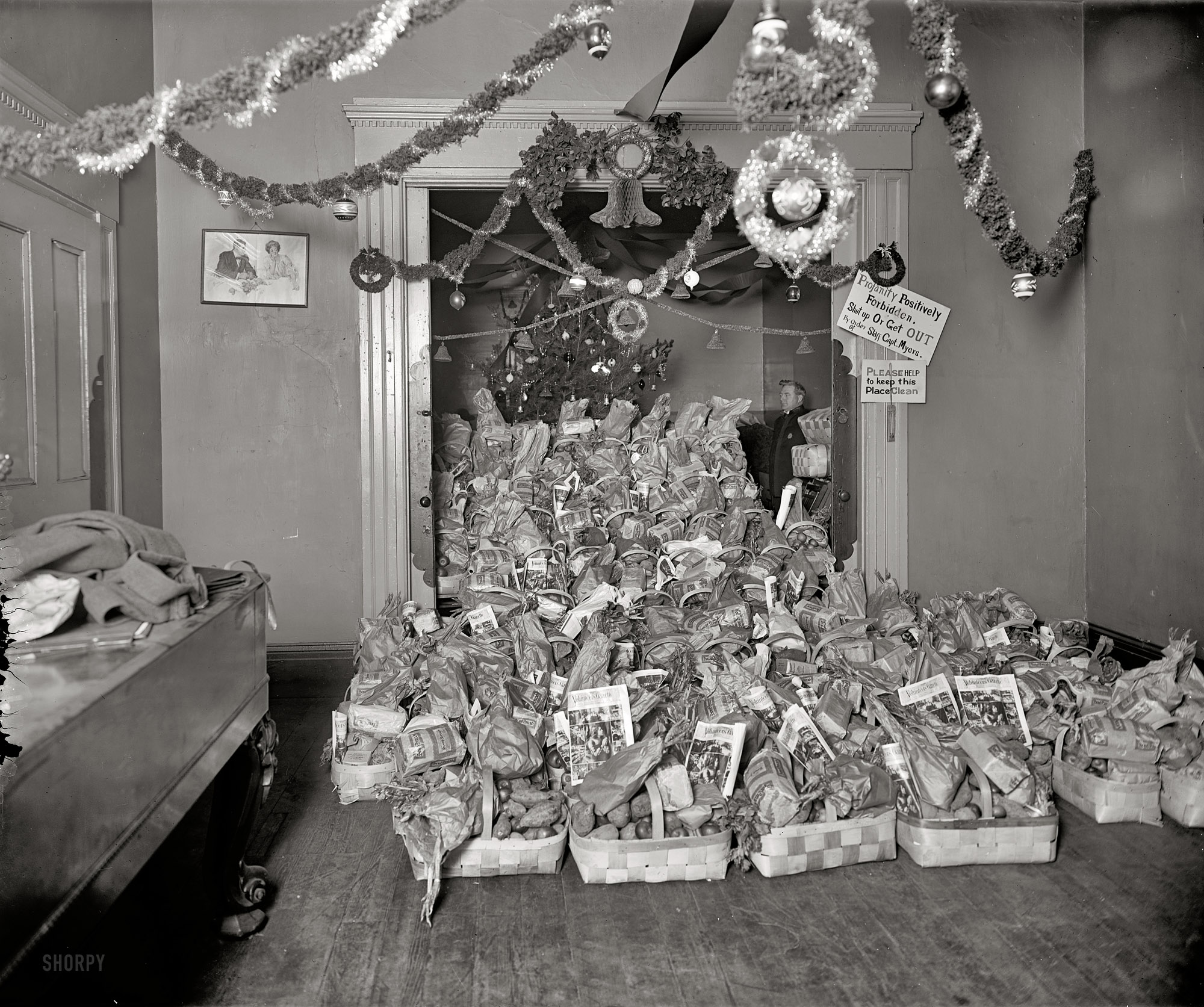 "Volunteers of America, Christmas 1925." Another look at the VOA meeting hall in Washington, now filled with food baskets. National Photo Co. View full size.