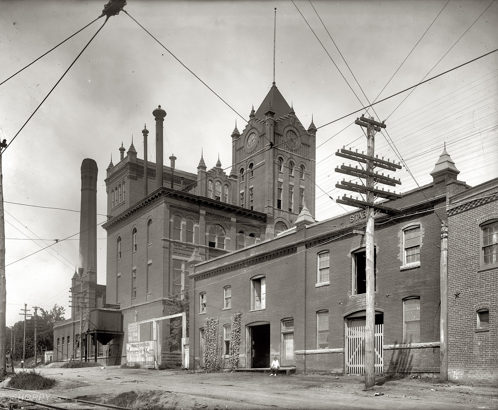 Arlington Brewing Co. circa 1920. An 8x10 glass negative that would leave your fancy-schmancy digtal SLR crying for its mommy. View full size. Nat'l Photo.