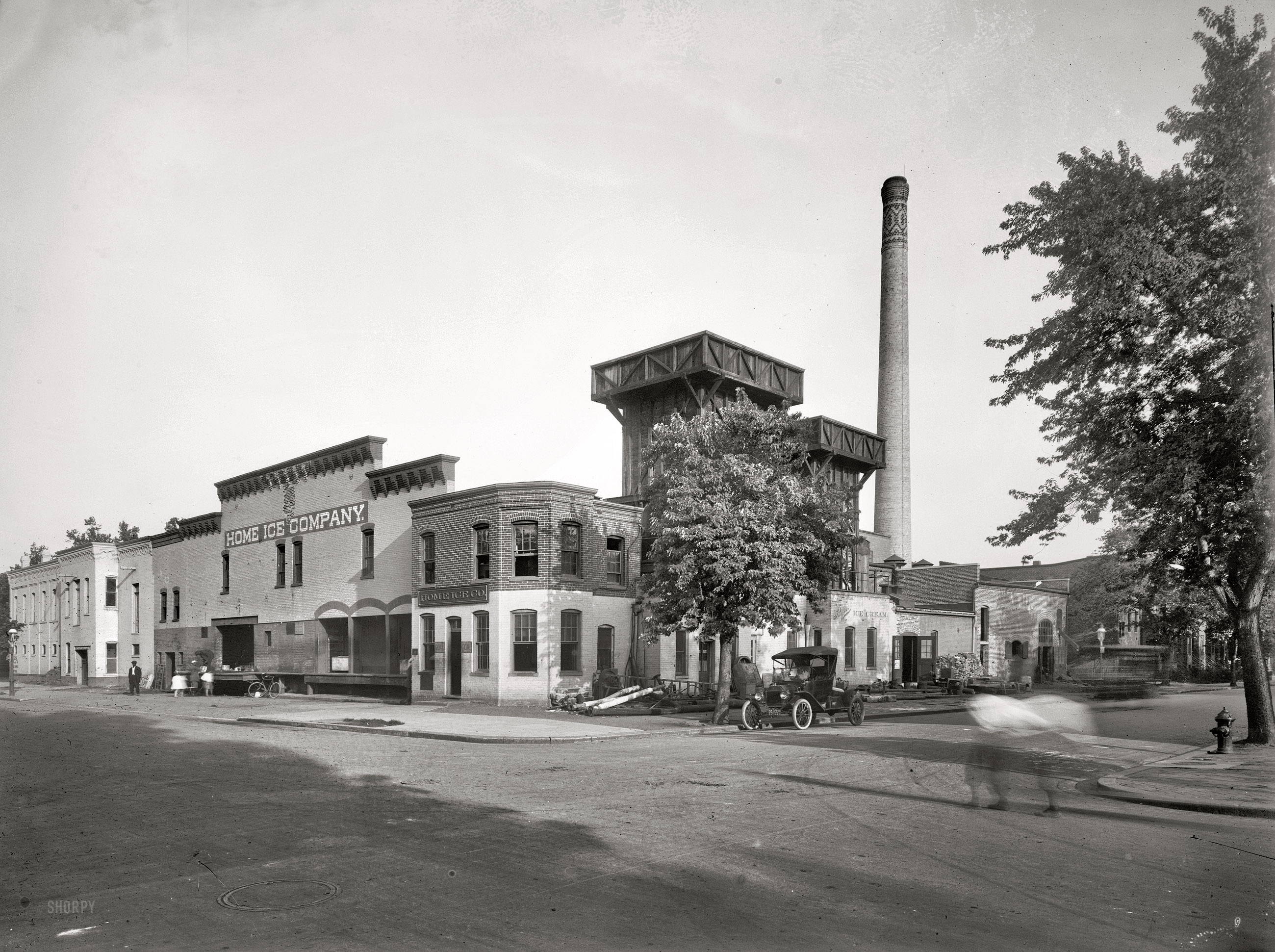 Circa 1915. "Home Ice Co." The Home Ice plant at 12th and V streets N.W. in Washington. National Photo Company Collection glass negative. View full size.