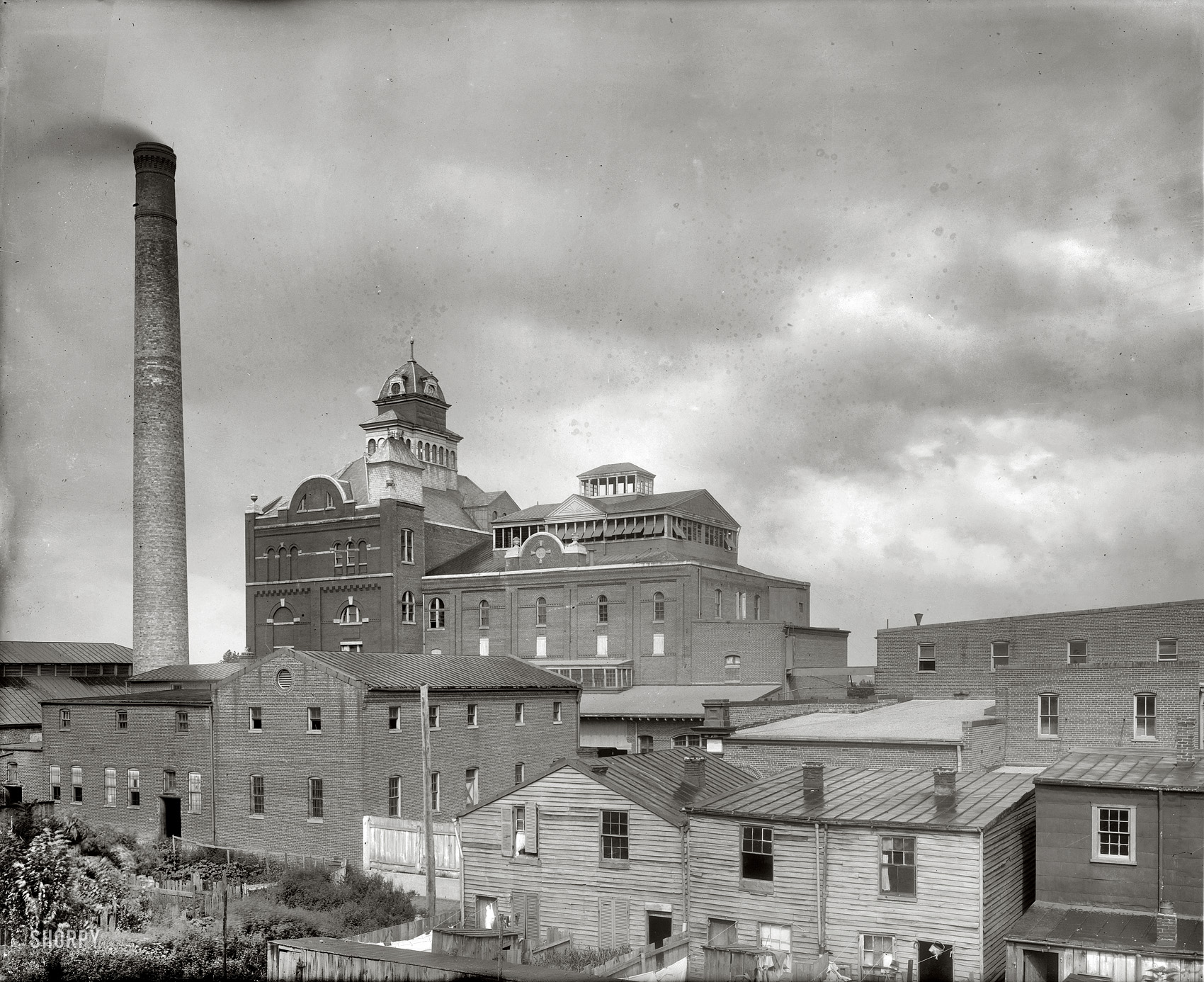Washington, D.C., circa 1917. "National Capital Brewery." The National Capital Brewing Co. plant at 14th and D Streets S.E. The company, which owned a number bars in downtown Washington, switched to making Carry's Ice Cream with the onset of Prohibition. The brewery's boiler room furnace figured in a sensational murder case in 1912. National Photo Company glass negative. View full size.