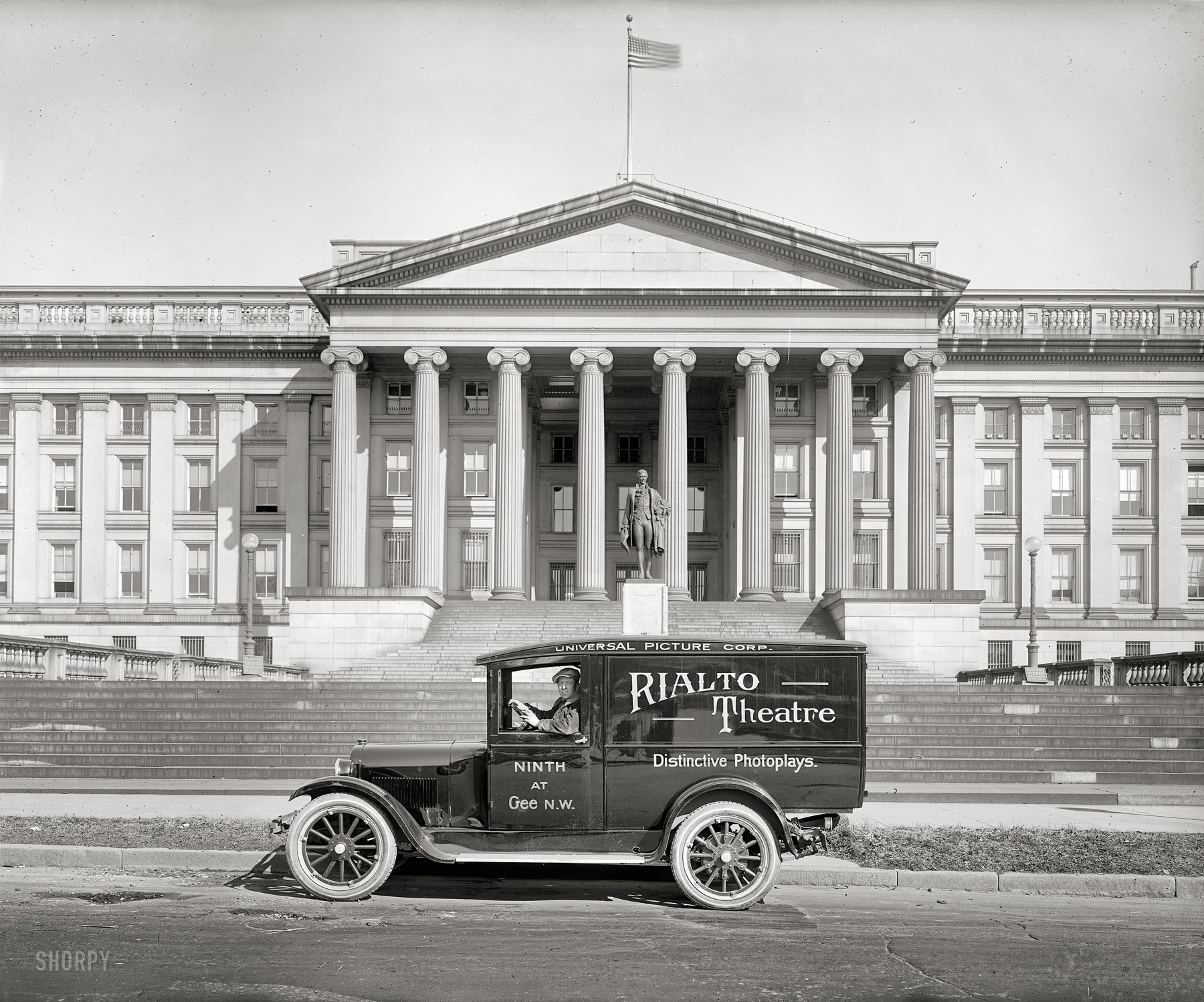 Washington circa 1925. "Rialto Theatre truck." With the U.S. Treasury as a backdrop. National Photo Company Collection glass negative. View full size.