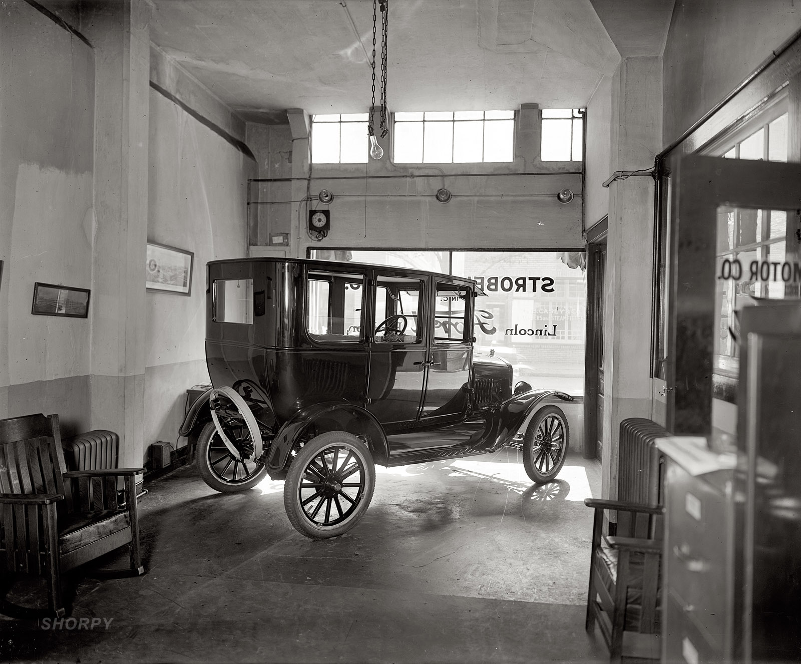 "Strobel Motor Co." New Model T in a Washington, D.C., Ford showroom circa 1924. National Photo Company Collection glass negative. View full size.
