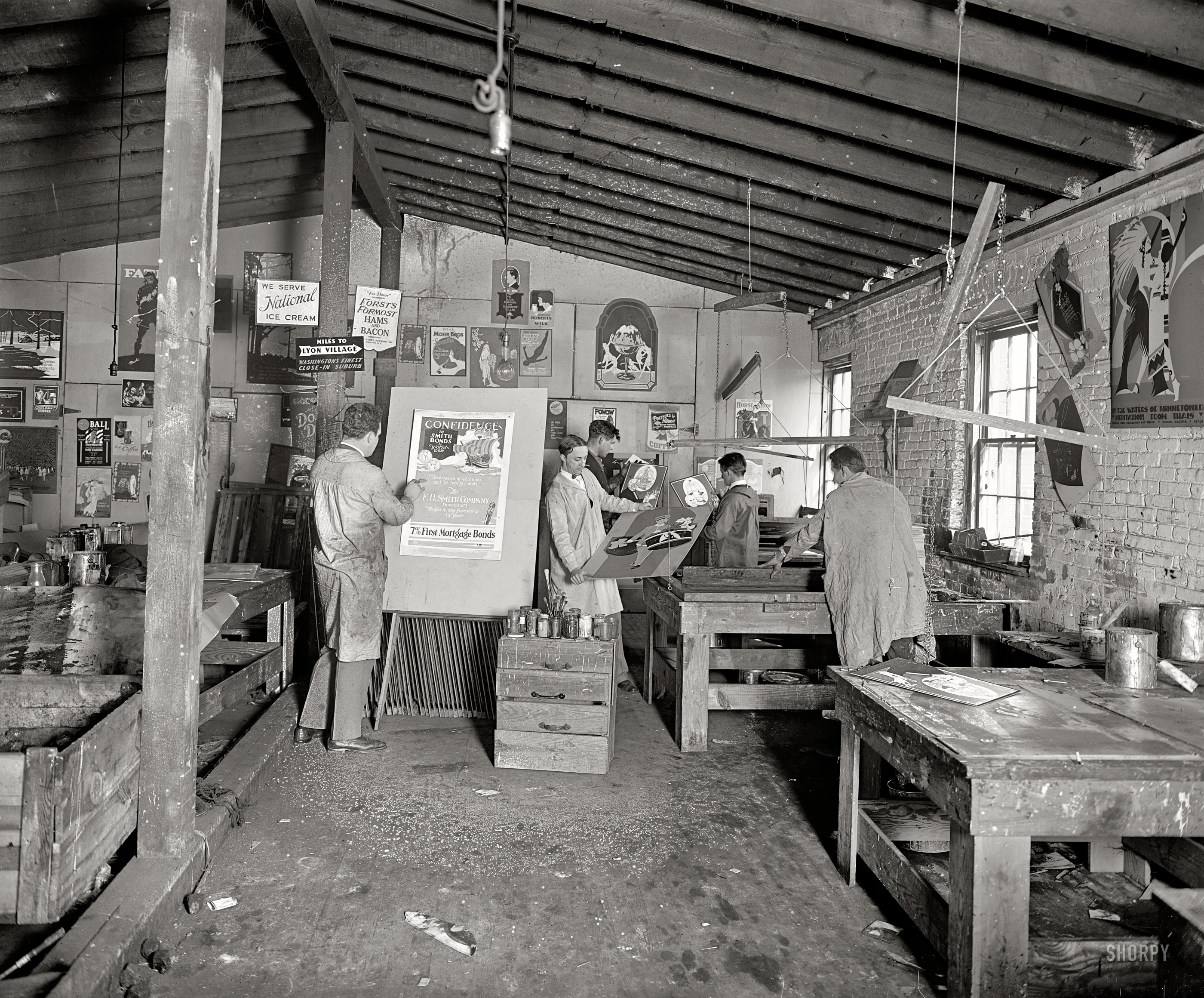 Rosslyn, Virginia, 1926. "Walling Process Inc." A graphics business owned by one George Walling. National Photo Co. Collection glass negative. View full size.