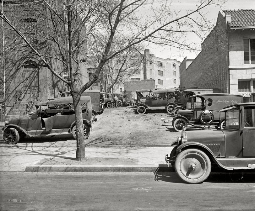 Washington, D.C., circa 1926. "Ford Motor Co. (cars parked at Robey Motor Co.)" A lot of interesting details here. National Photo glass negative. View full size.
