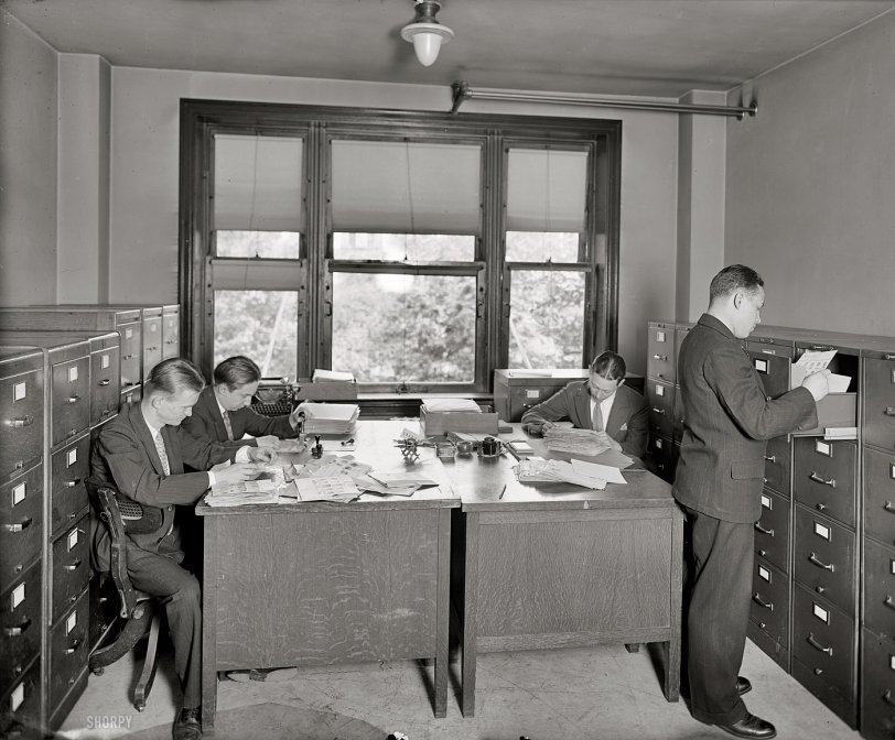 Desk Set: 1925
