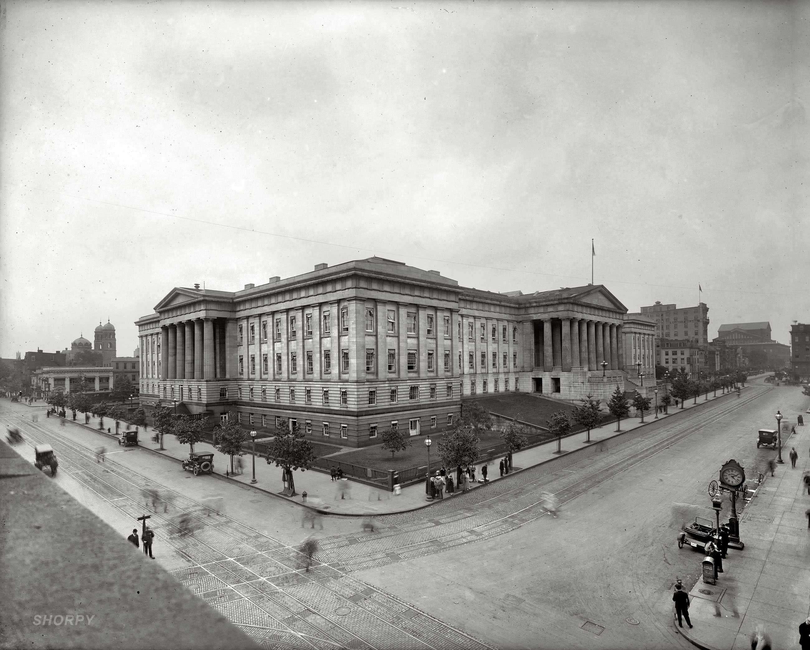 The U.S. Patent and Trademark Office in Washington circa 1920. Which, after a zillion-dollar makeover, is now the Smithsonian's National Portrait Gallery and Museum of American Art. National Photo Co. glass negative. View full size.