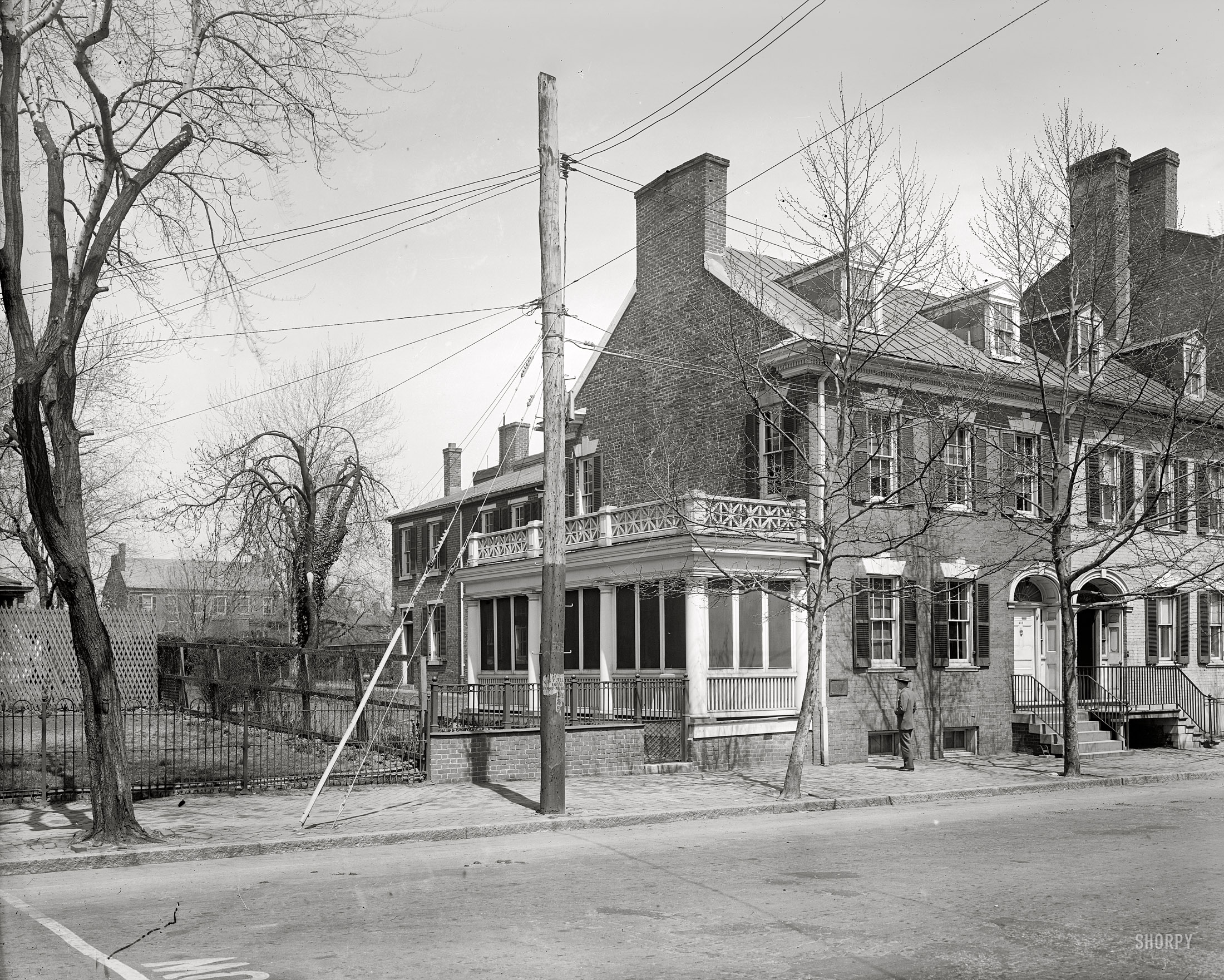 Alexandria, Virginia, circa 1926. "Home of 'Light Horse Harry' Lee (Ford Motor Co.)." National Photo Company Collection glass negative. View full size.
