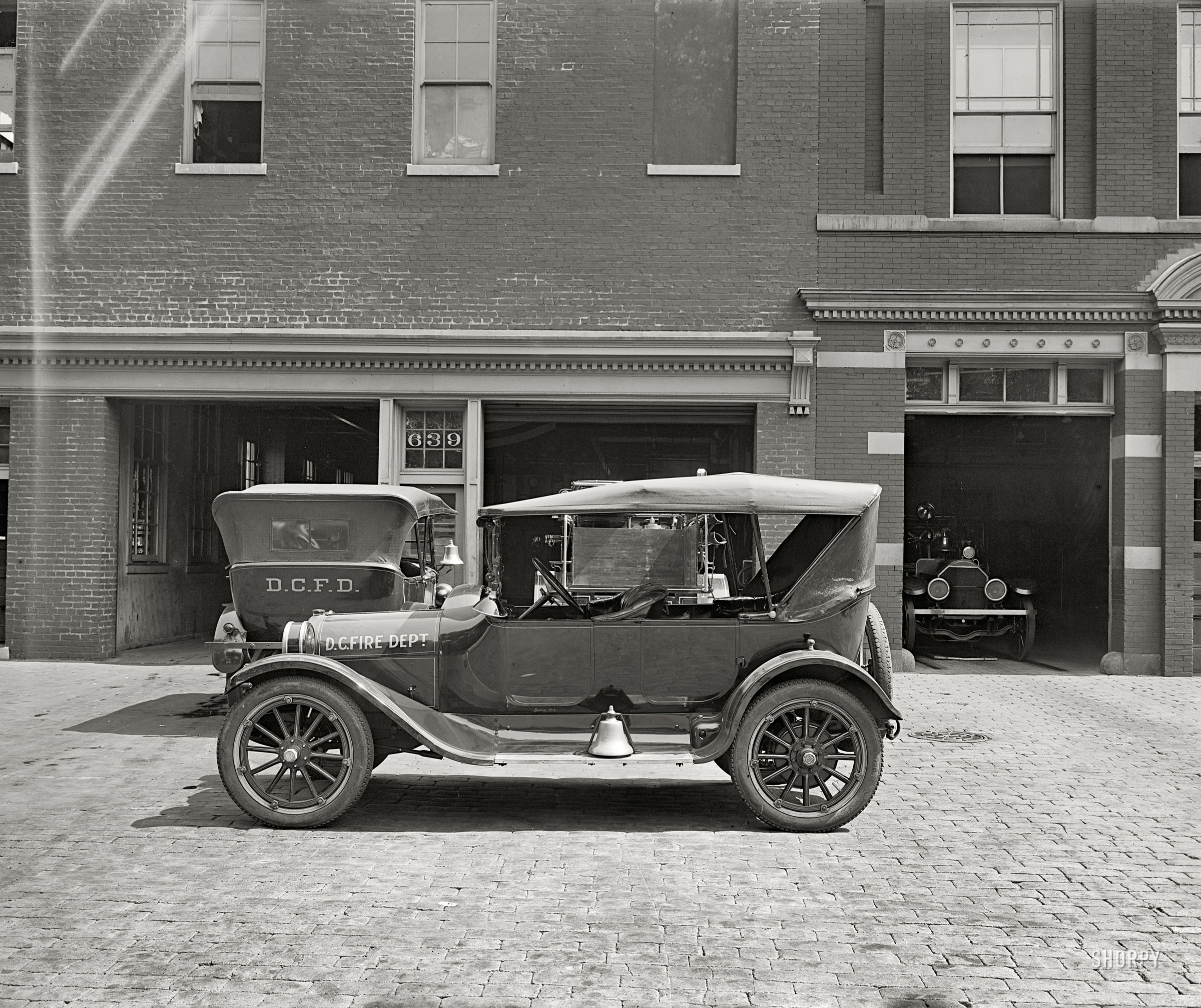 Washington, D.C., circa 1922. "D.C. Fire Dept. car for Semmes Motor Co." National Photo Company Collection glass negative. View full size.