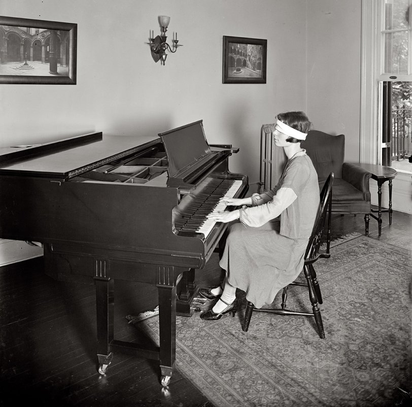 Washington, D.C., circa 1925. Library of Congress transcription of the label on this negative: "Kaspar Handley," i.e. the Hendley-Kaspar music school run by Lucia Hendley and Henry Kaspar. View full size. National Photo glass negative.
