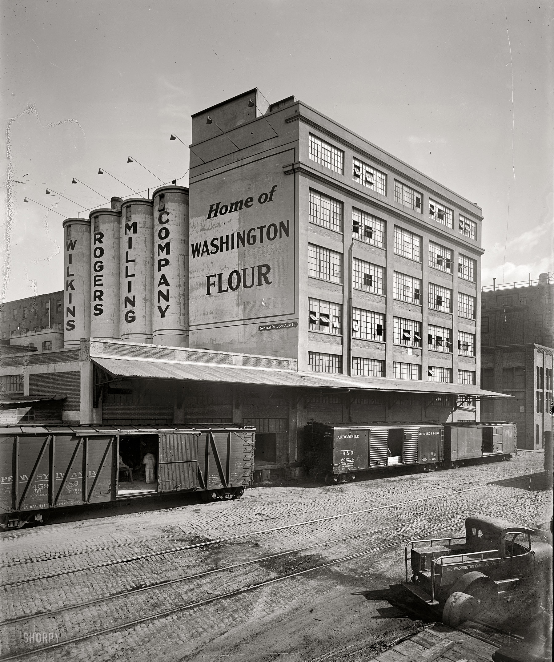 Washington, D.C., circa 1926. "Wilkins-Rogers Milling Co., exterior, 3261 Water Street." The Washington Flour mill on K Street, formerly Water Street, in Georgetown. The Washington Flour brand had a retail presence at least into the late 1960s. National Photo Company Collection glass negative. View full size.