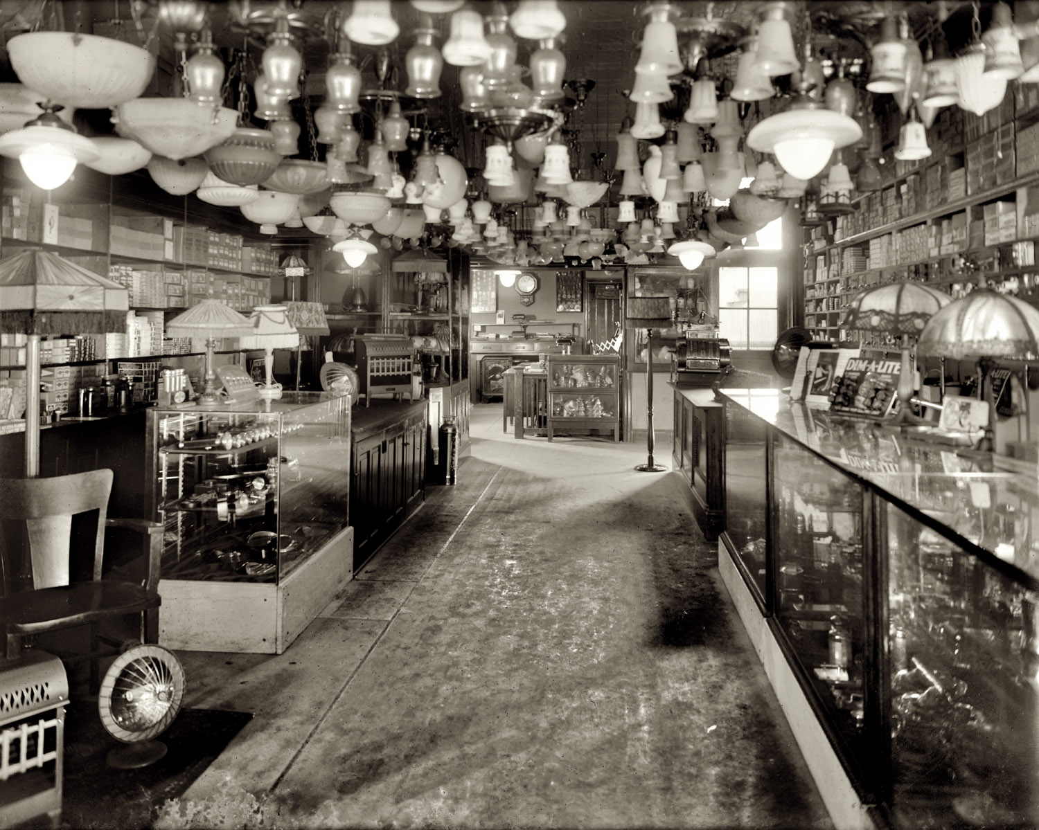 Washington, D.C., circa 1925. "Geo. W. Parezo, interior," 808 Ninth Street NW. National Photo Company Collection glass negative. View full size.
