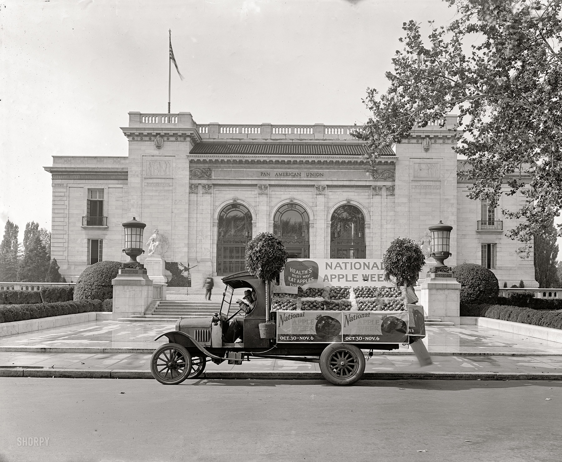 Washington, D.C., 1926. "National Apple Week Association float at Pan American Union." National Photo Company Collection glass negative. View full size.