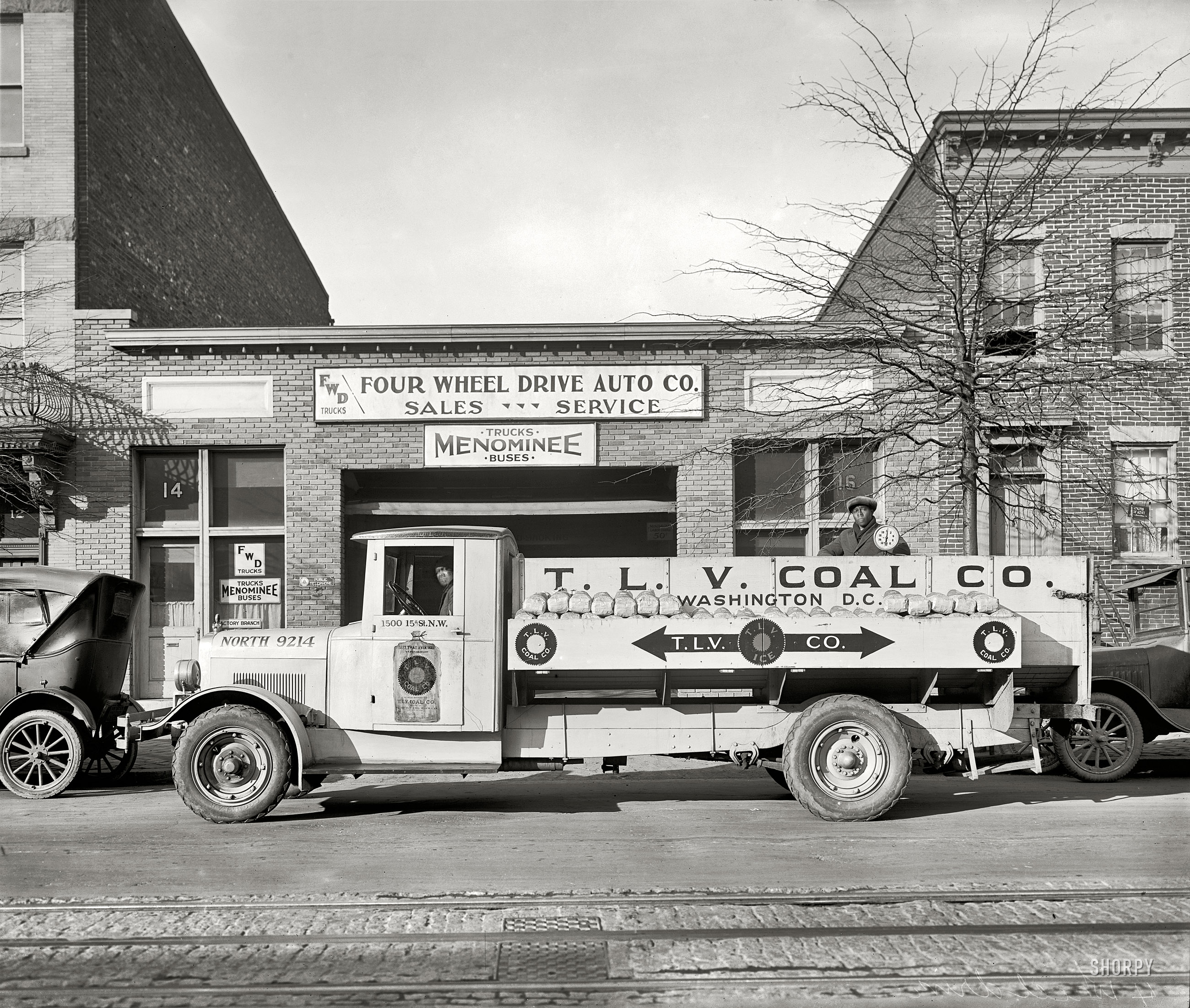 Washington, D.C., circa 1926. "Four Wheel Drive Auto Co., H Street N.E." National Photo Company Collection glass negative. View full size.