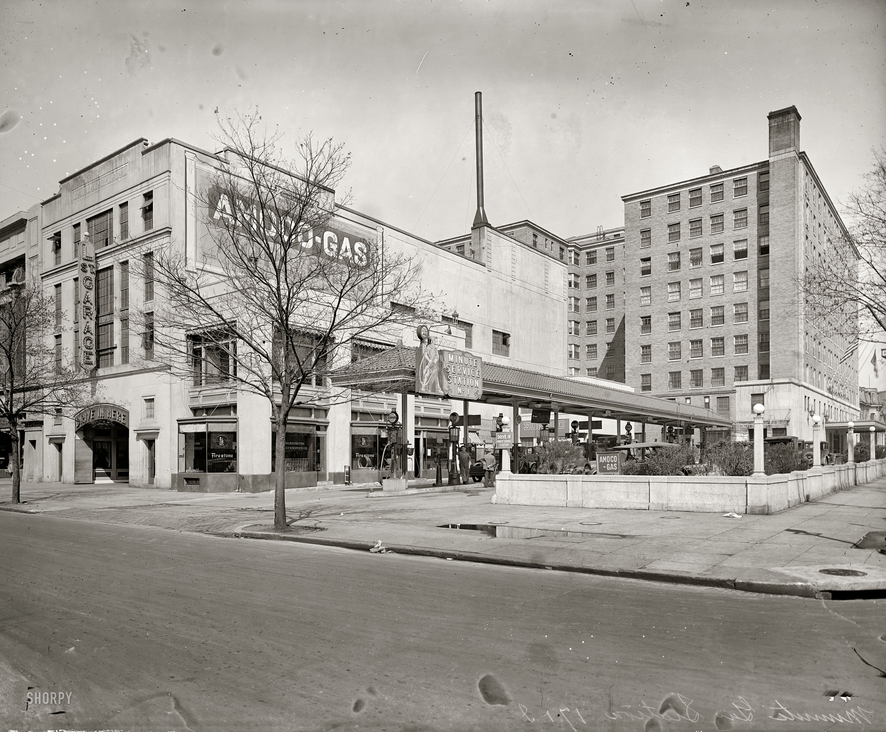 Washington, D.C., circa 1925. "Minute Service Station, 17th & L streets N.W." National Photo Company Collection glass negative. View full size.