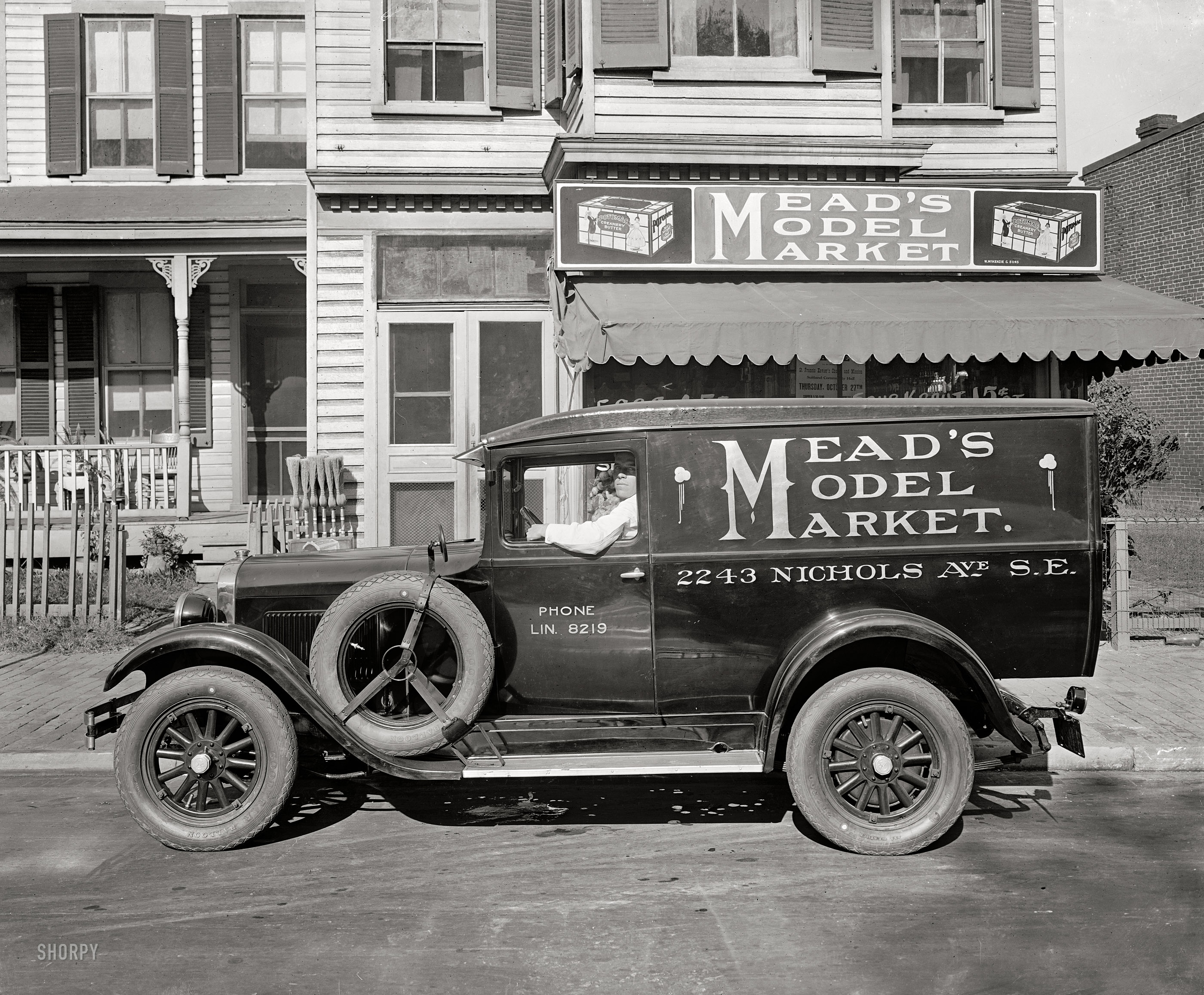 Washington, D.C., circa 1927. "Semmes Motor Company. Mead Market truck." National Photo Company Collection glass negative. View full size.
