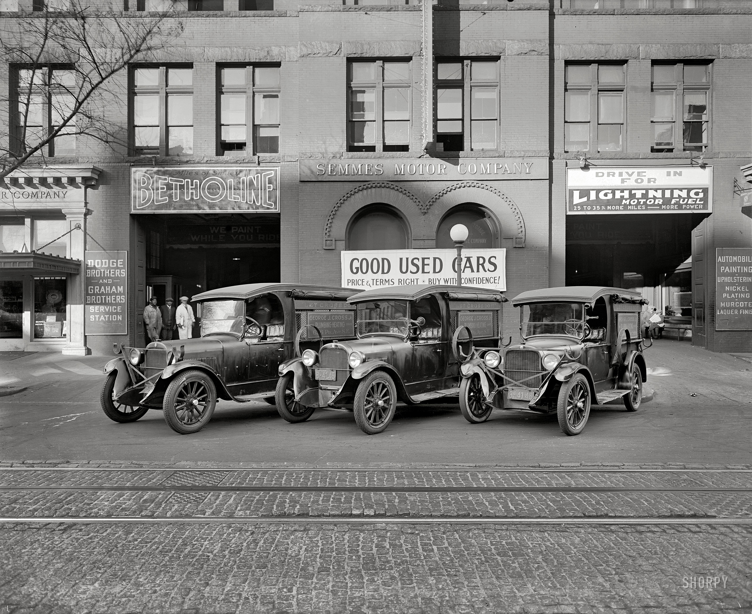 Washington, D.C., circa 1927. "Cross trucks, Semmes Motor Co." Headquarters for Good Used Cars. National Photo Company glass negative. View full size.