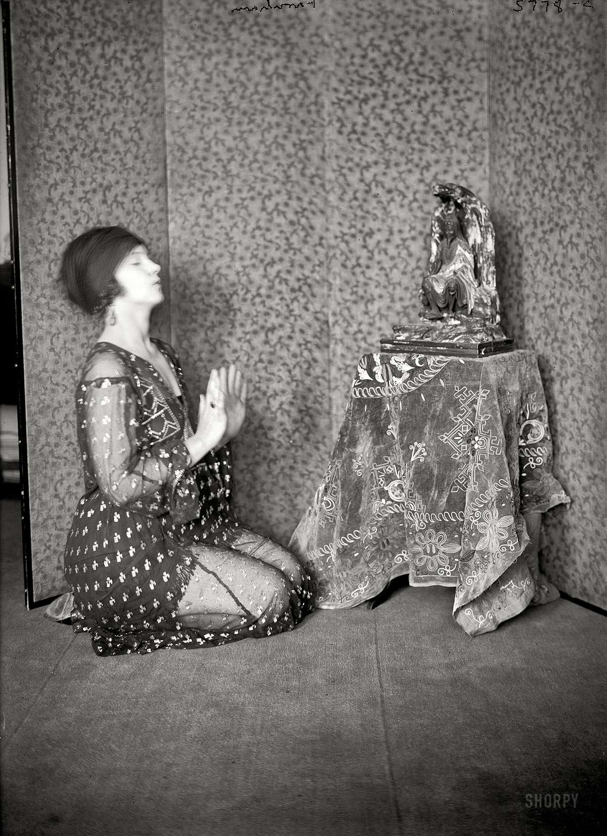 New York circa 1922. "Farraham worshiping." Five photos of this artsy looking lady bear a name that might also be transcribed as Farnham or Fanshaw. Who will be the first to identify her? George Grantham Bain Collection. View full size.