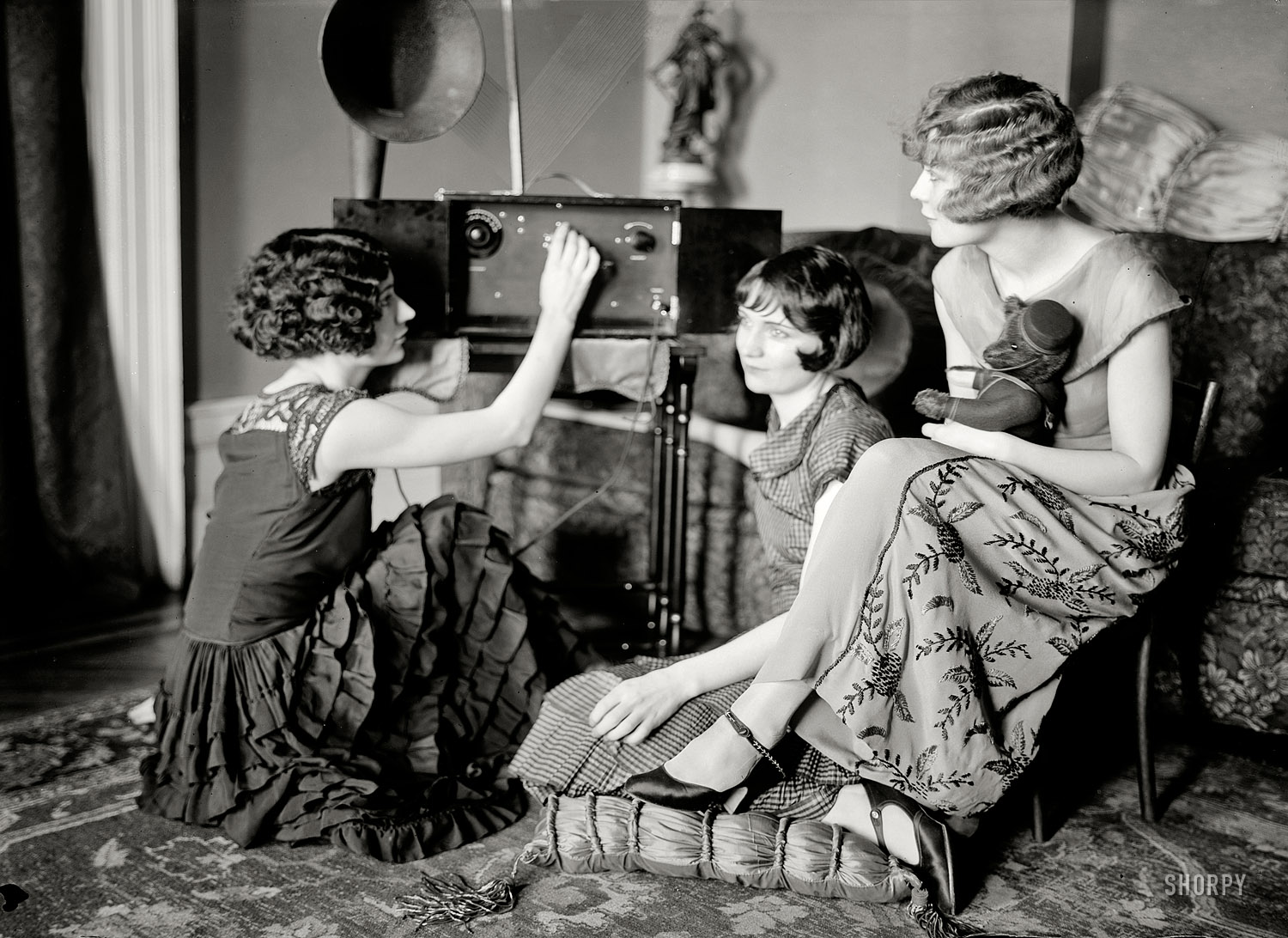 New York circa 1924. "Brox sisters." Our fourth look at these saucy siblings. 5x7 glass negative, George Grantham Bain Collection. View full size.