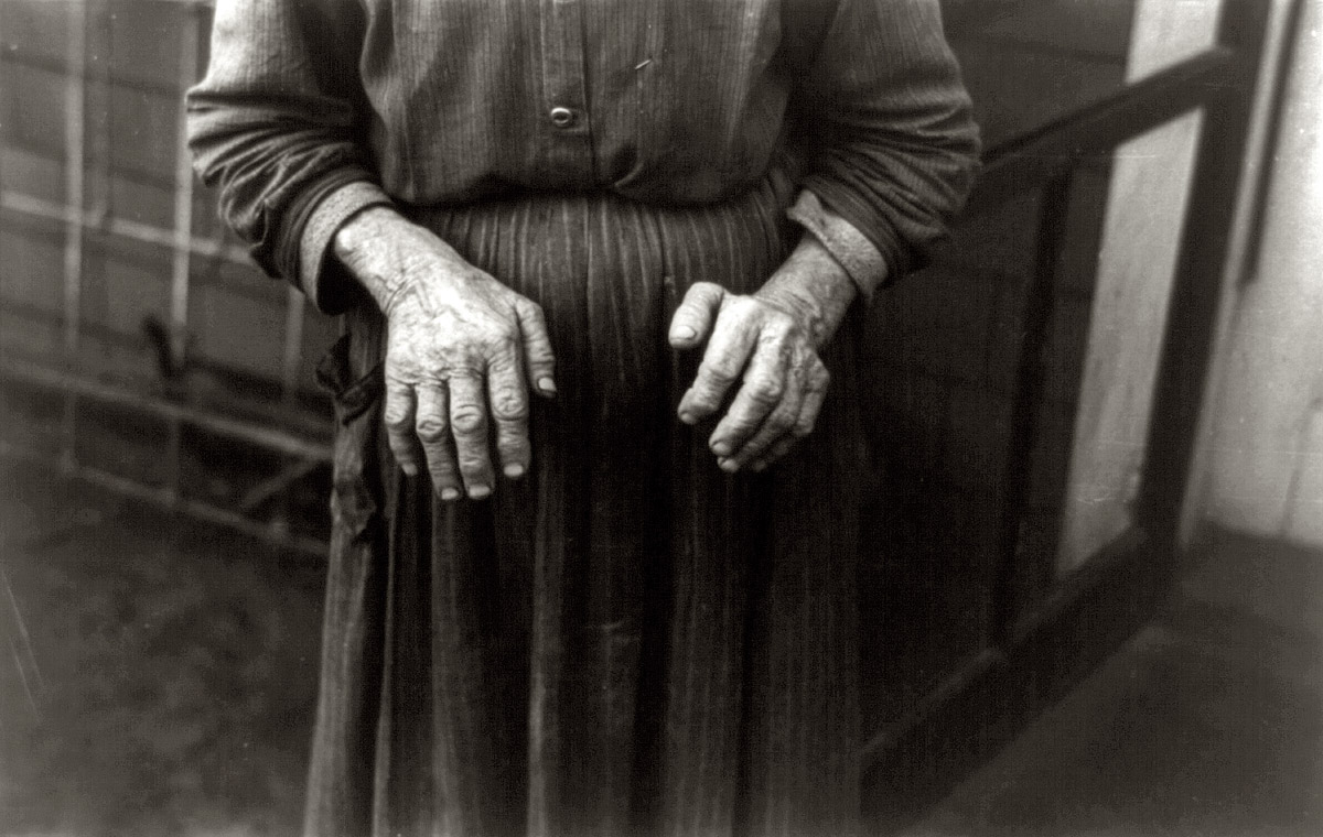 December 1936. "Hands of Mrs. Andrew Ostermeyer, wife of a homesteader, Woodbury County, Iowa." View full size. 35mm nitrate negative by Russell Lee.