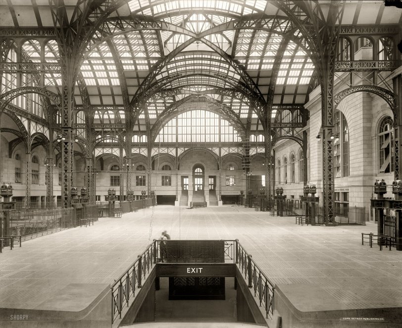 Circa 1910. "Pennsylvania station, main concourse, New York." Silver gelatin glass transparency, Detroit Publishing Company. View full size.
