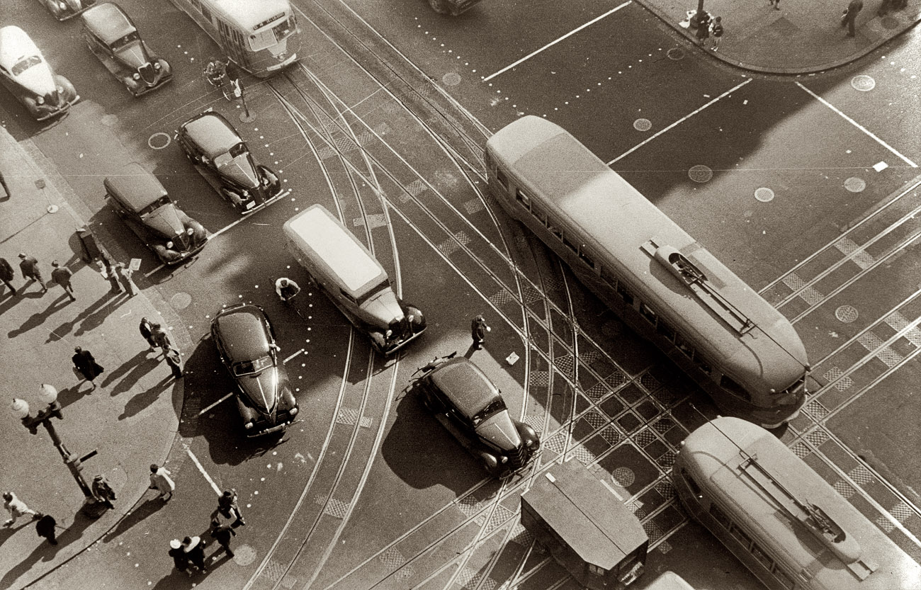 Washington, D.C., in 1939. "Aerial view in front of the Willard Hotel at 14th Street and Pennsylvania Avenue, showing pedestrians and rather dense traffic in autos and streetcars." View full size. 35mm nitrate negative by David Myers.