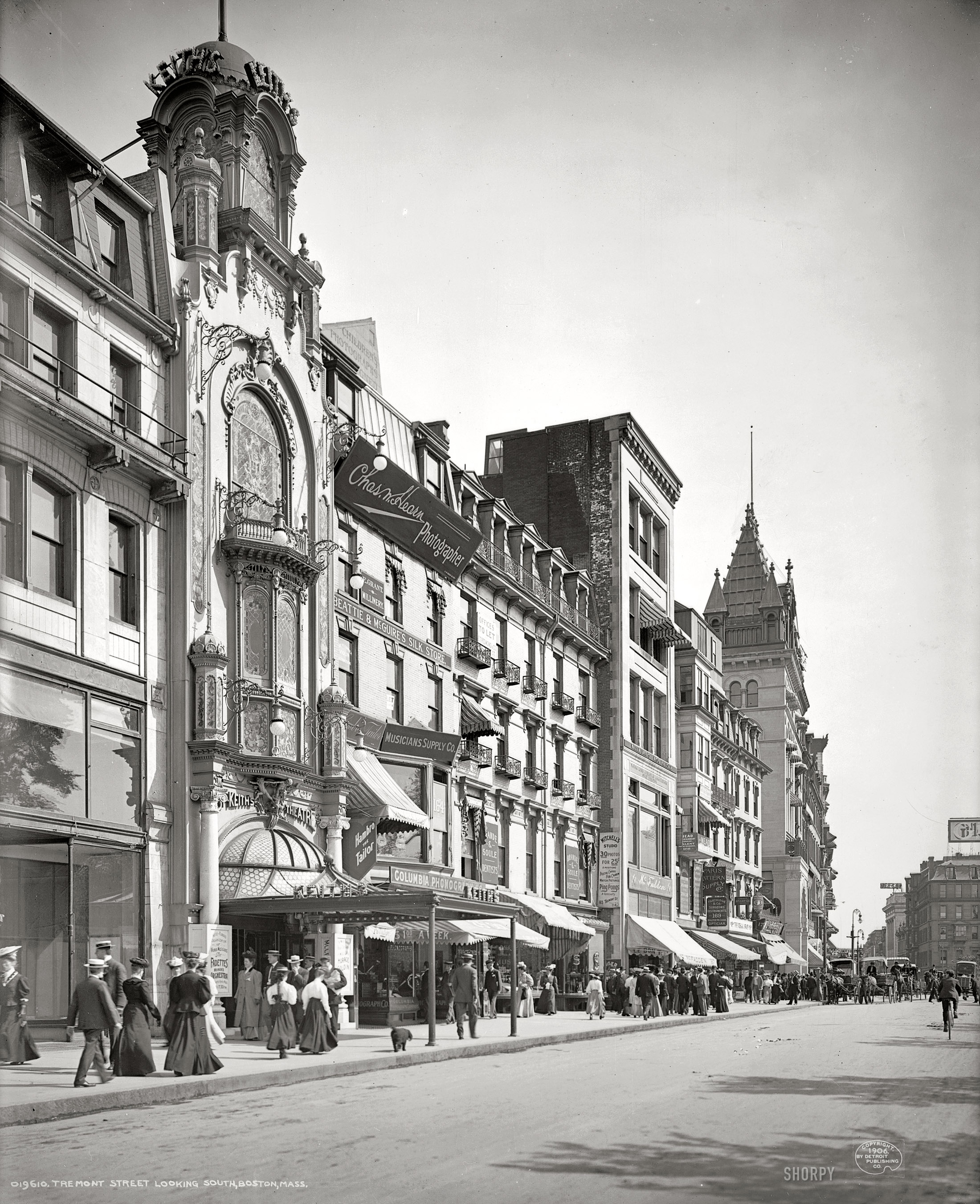 Boston, Massachusetts, circa 1906. "Tremont Street Bldg., looking south from Keith's Theatre." Detroit Publishing Co. glass negative. View full size.