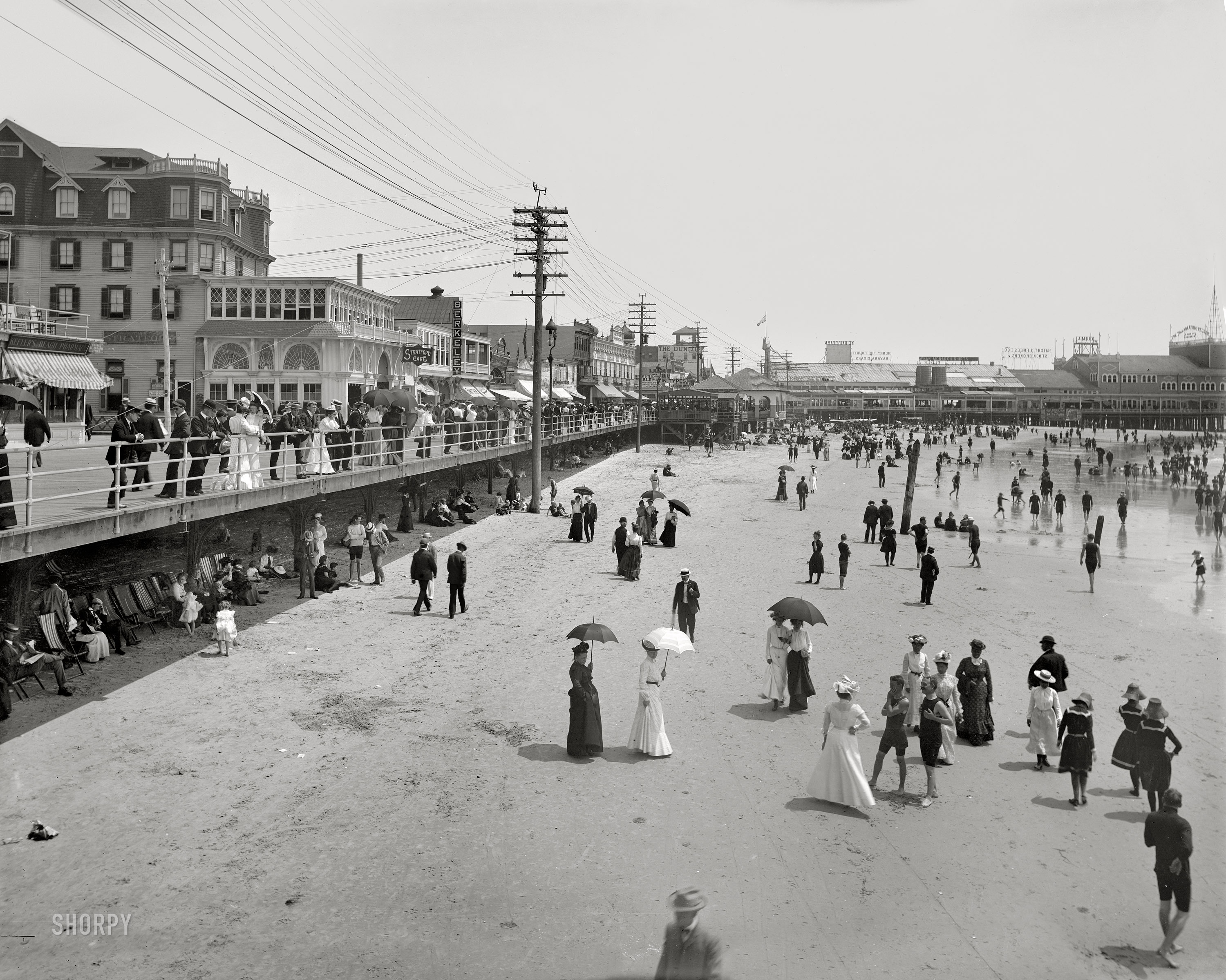 1906. "The Beach, Atlantic City." Detroit Publishing glass neg. View full size.