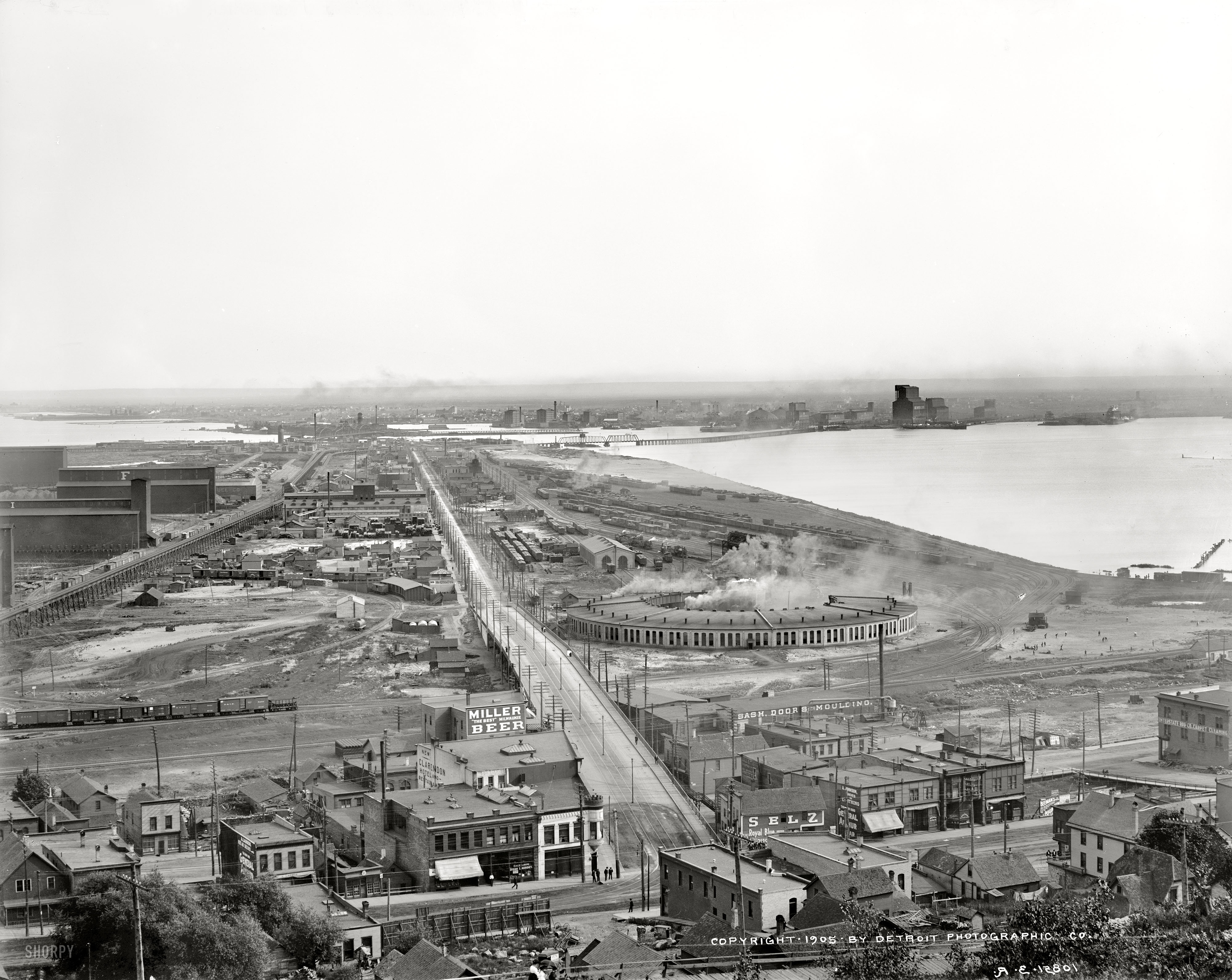 Duluth, Minnesota, circa 1905. "Elevators and harbor," along with a view of the Incline Railway and many other points of interest, make up our daily dose of Duluth. Detroit Publishing Company glass negative. View full size.