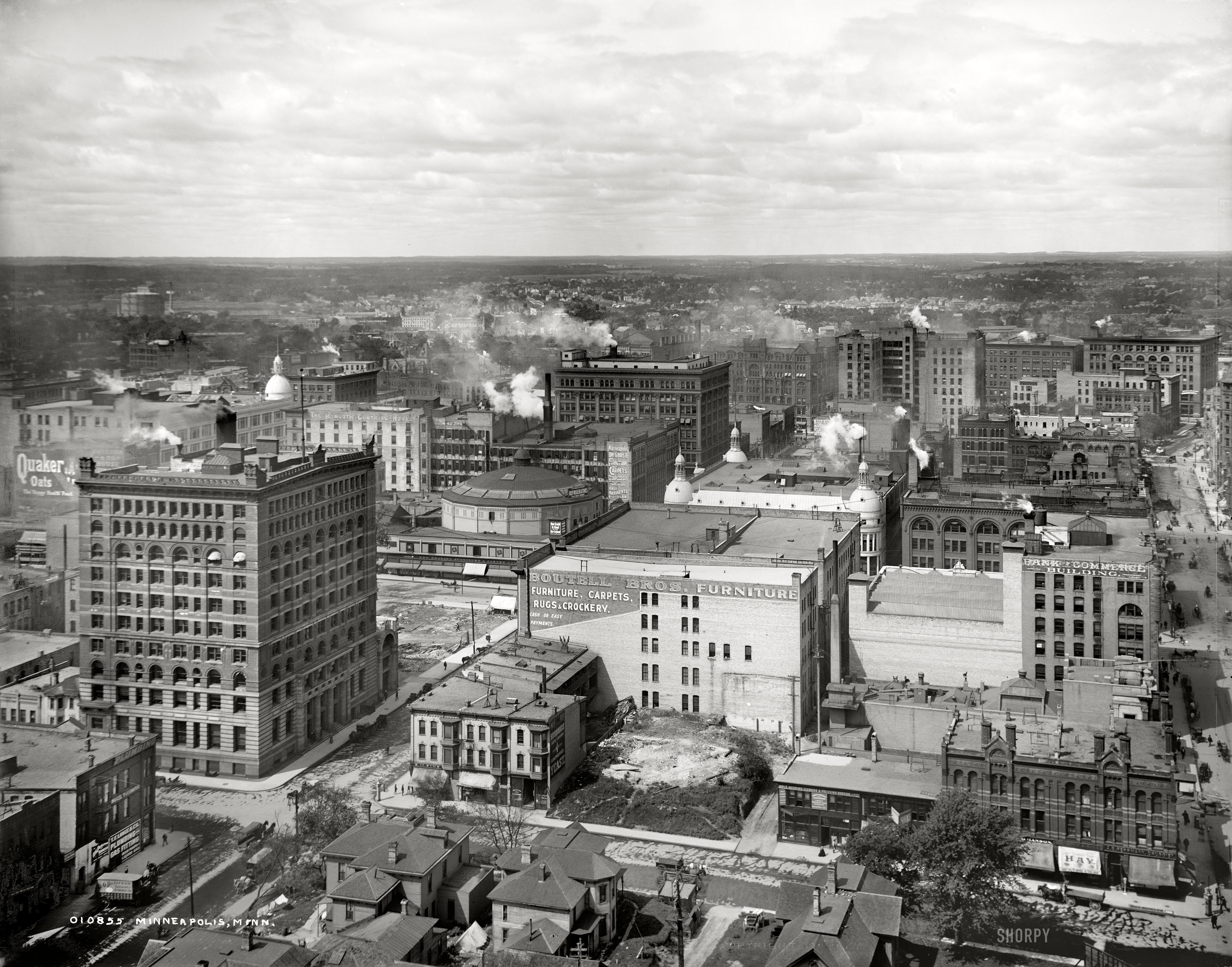 Continuing our panoramic tour of Minneapolis, Minnesota, circa 1905. This is the left half. Detroit Publishing Company glass negative. View full size.