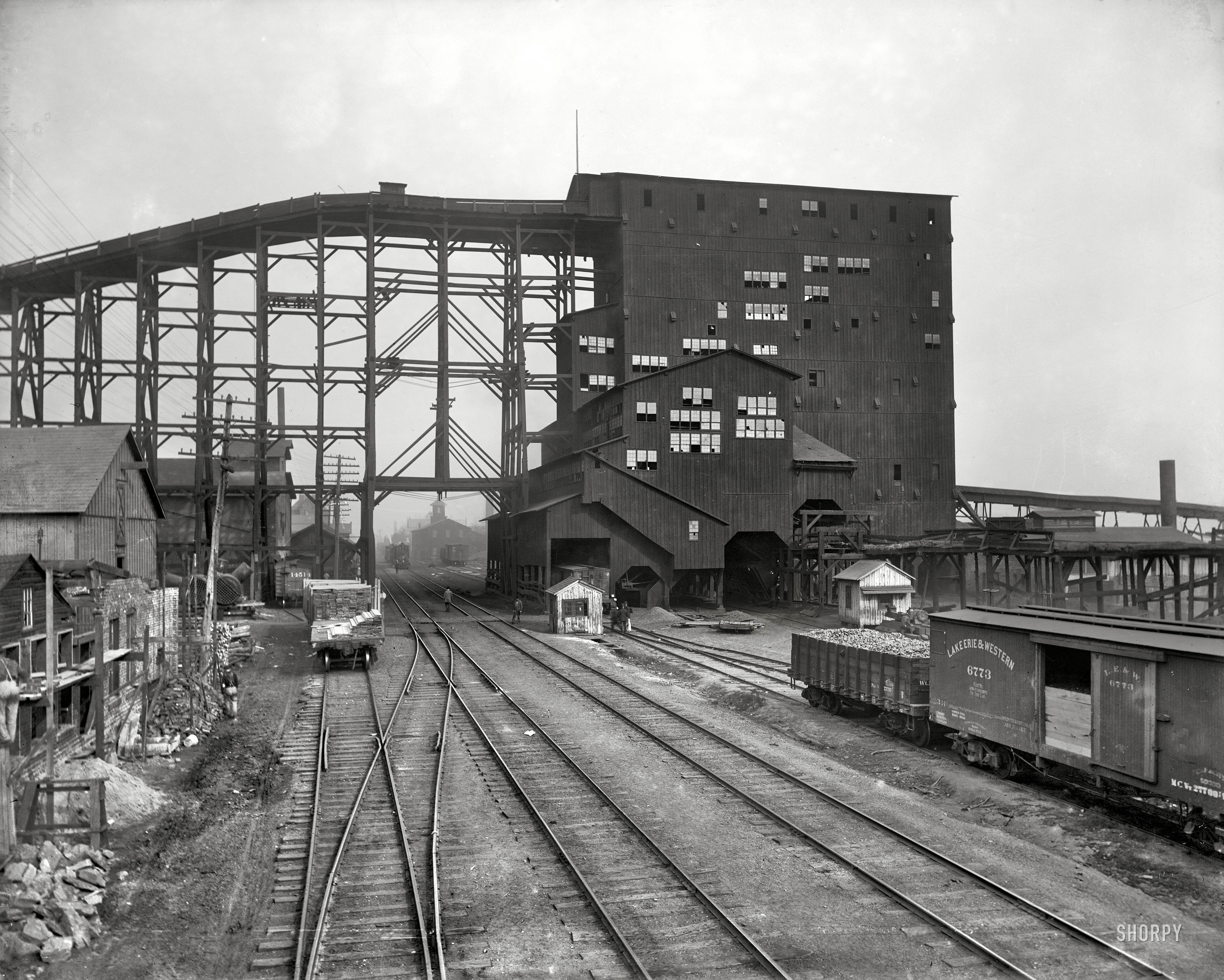 Plymouth, Pennsylvania, circa 1901: "Plymouth coal breaker." 8x10 inch dry plate glass negative, Detroit Publishing Company. View full size.