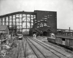 Plymouth, Pennsylvania, circa 1901: "Plymouth coal breaker." 8x10 inch dry plate glass negative, Detroit Publishing Company. View full size.