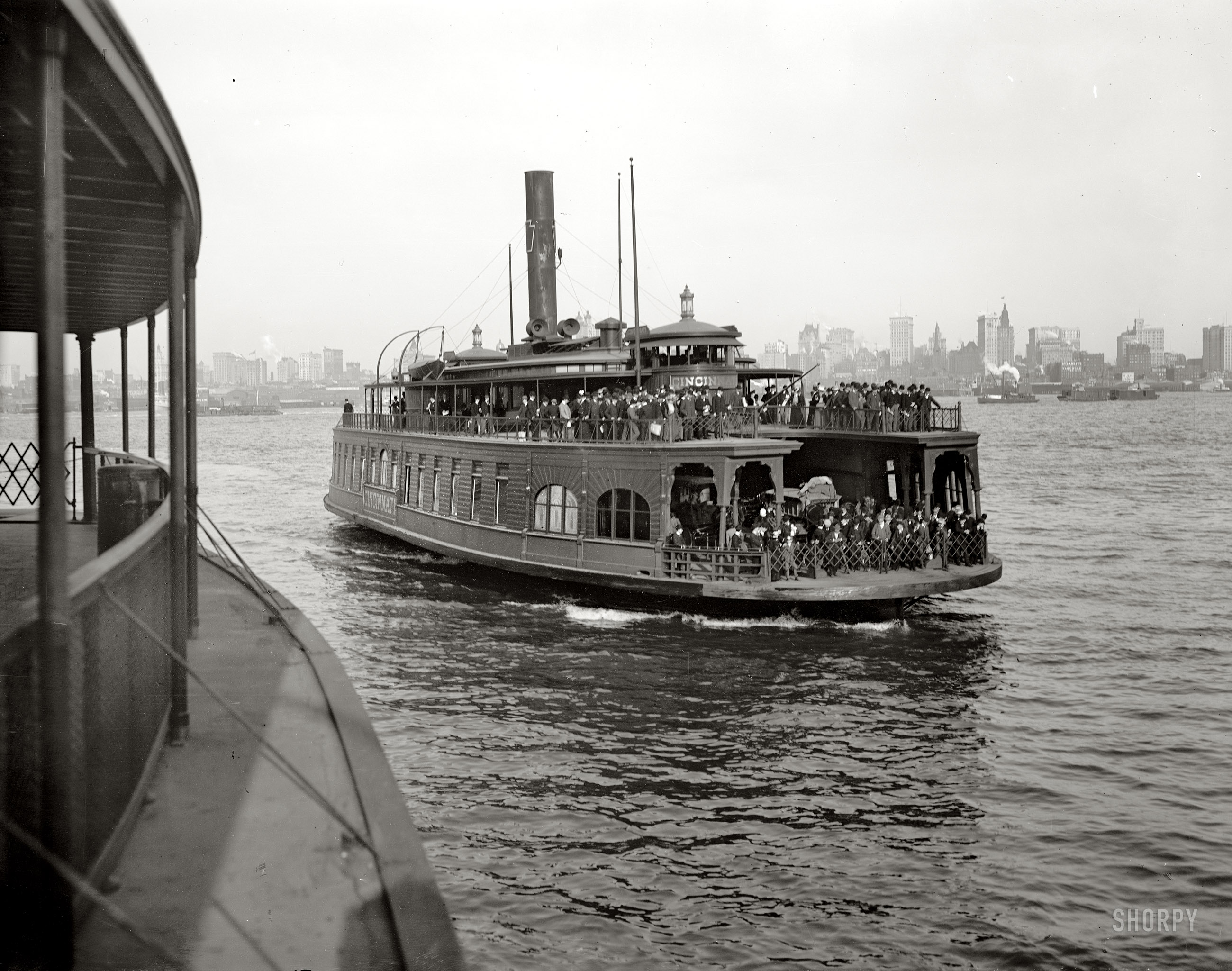 Circa 1900. "A ferry boat, New York." The steamer Cincinnati off Manhattan. 8x10 inch dry plate glass negative, Detroit Publishing Co. View full size.