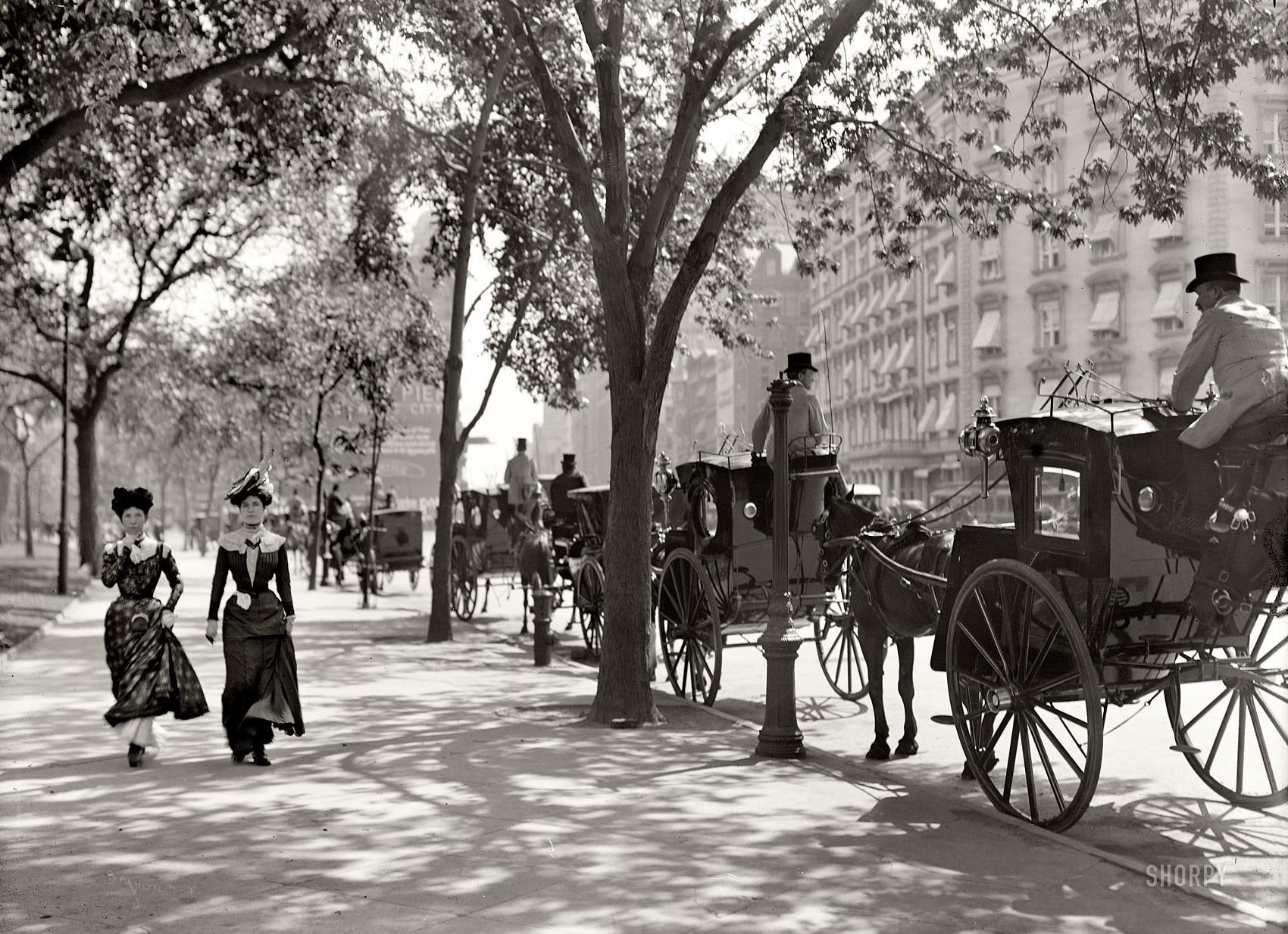 The latest stop on our circa 1900 walking tour of New York: "Cab stand at Madison Square." Detroit Publishing Co. glass negative. View full size.