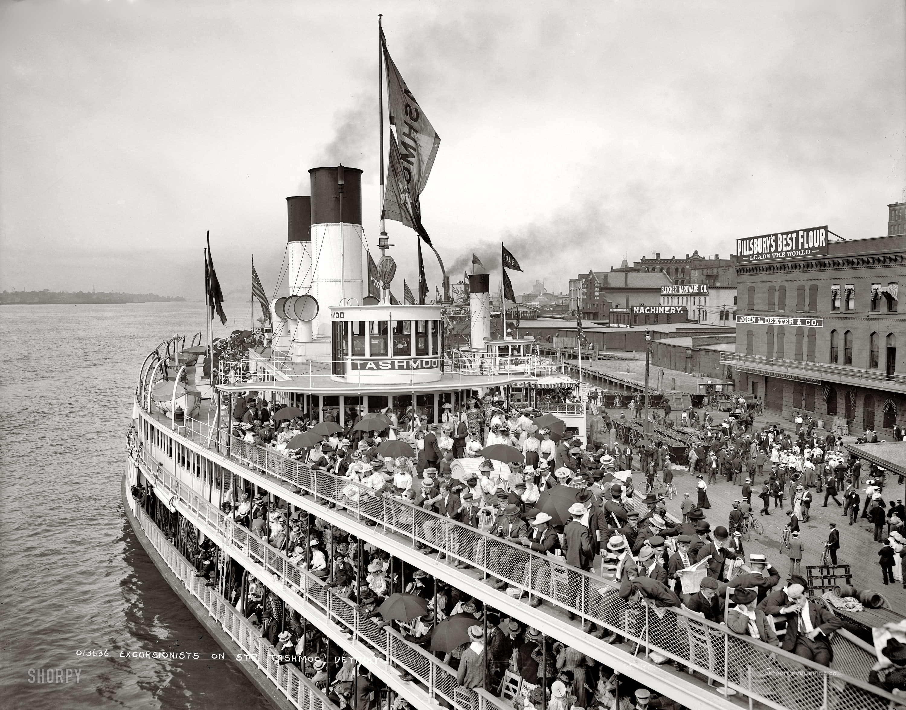 Detroit, Michigan, circa 1900. "Excursionists on steamer Tashmoo." 8x10 inch dry plate glass negative, Detroit Publishing Company. View full size.