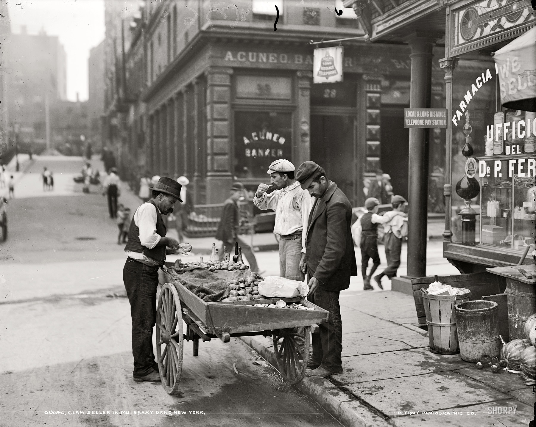 New York City circa 1900-1906. "Clam seller in Mulberry Bend." Detroit Publishing Company glass negative. View full size.