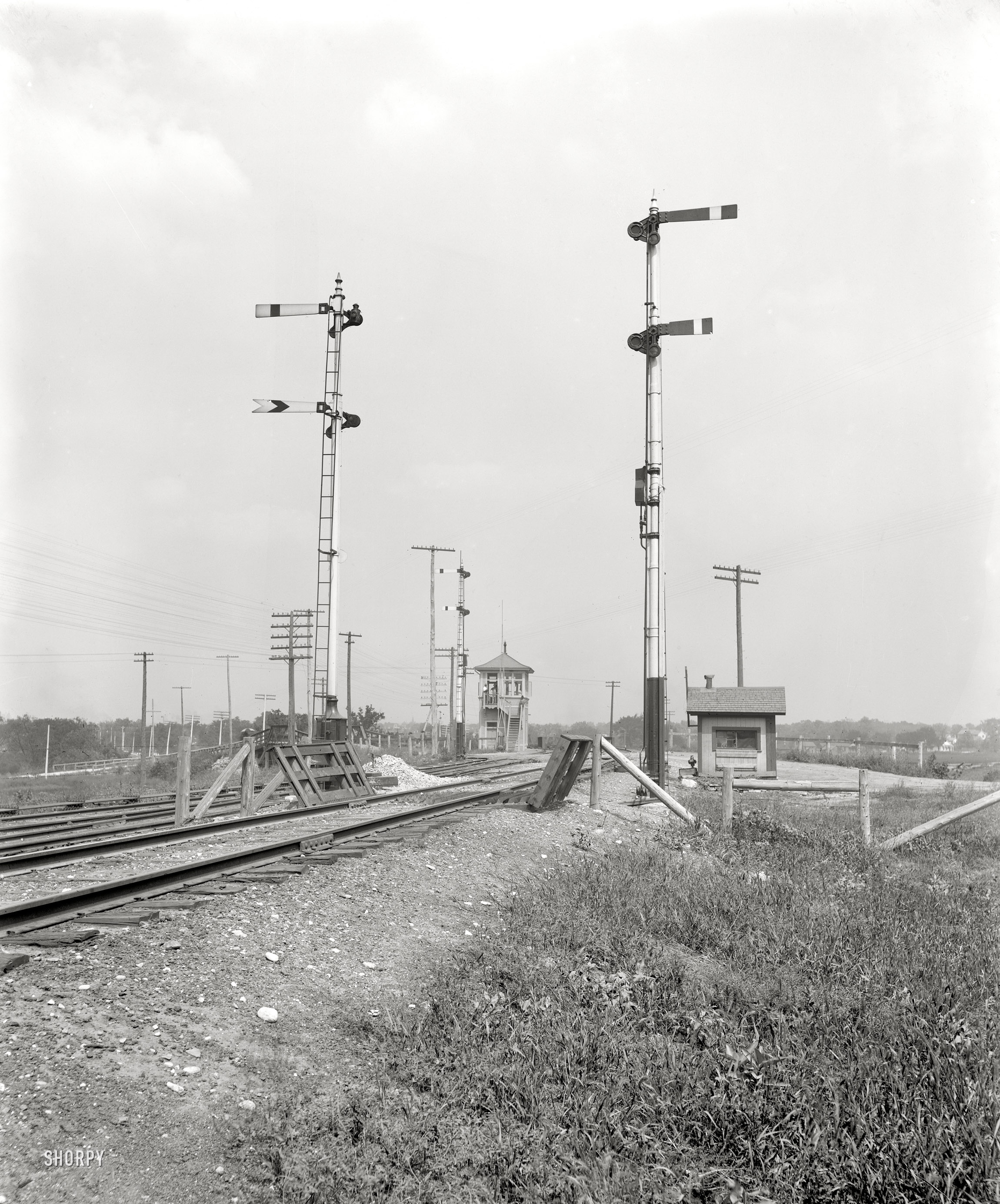 Circa 1900. "Interlocking signal plant, Chicago & Alton Railway." 8x10 inch dry plate glass negative, Detroit Publishing Company. View full size.