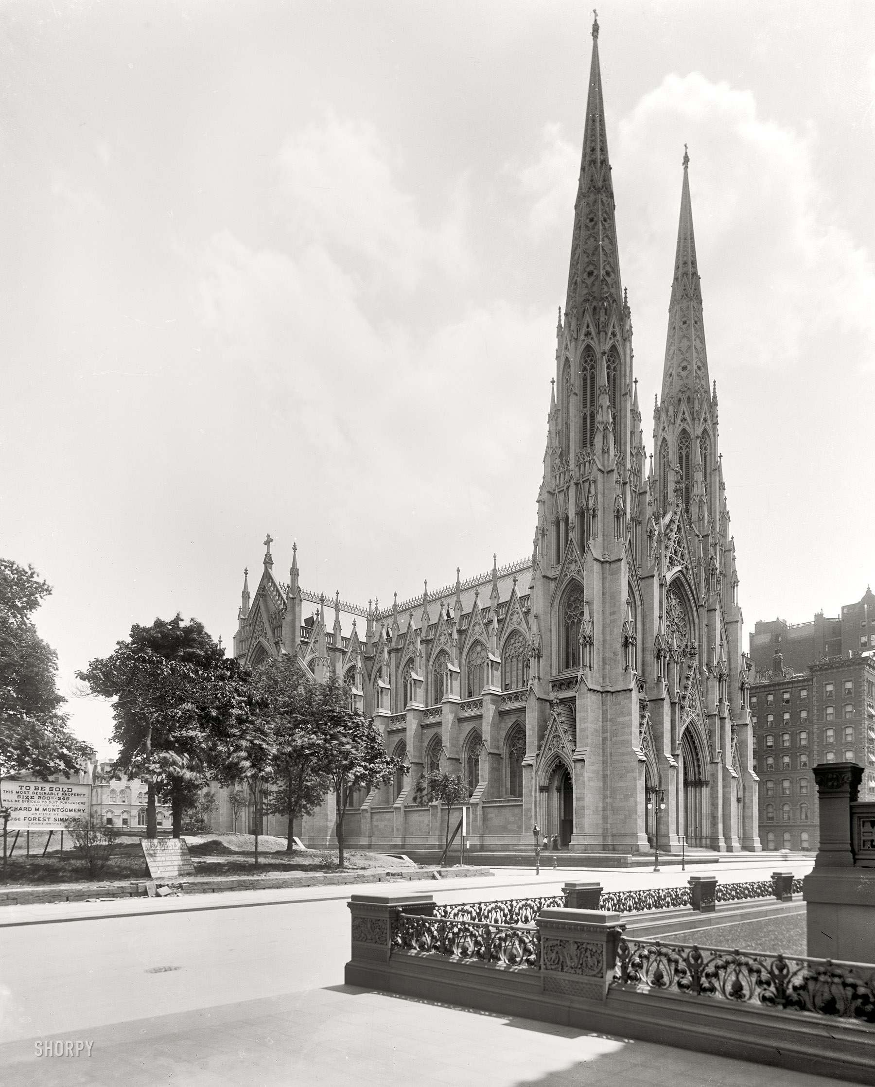 New York circa 1905. "St. Patrick's Cathedral, Fifth Avenue." 8x10 inch dry plate glass negative, Detroit Publishing Company. View full size.