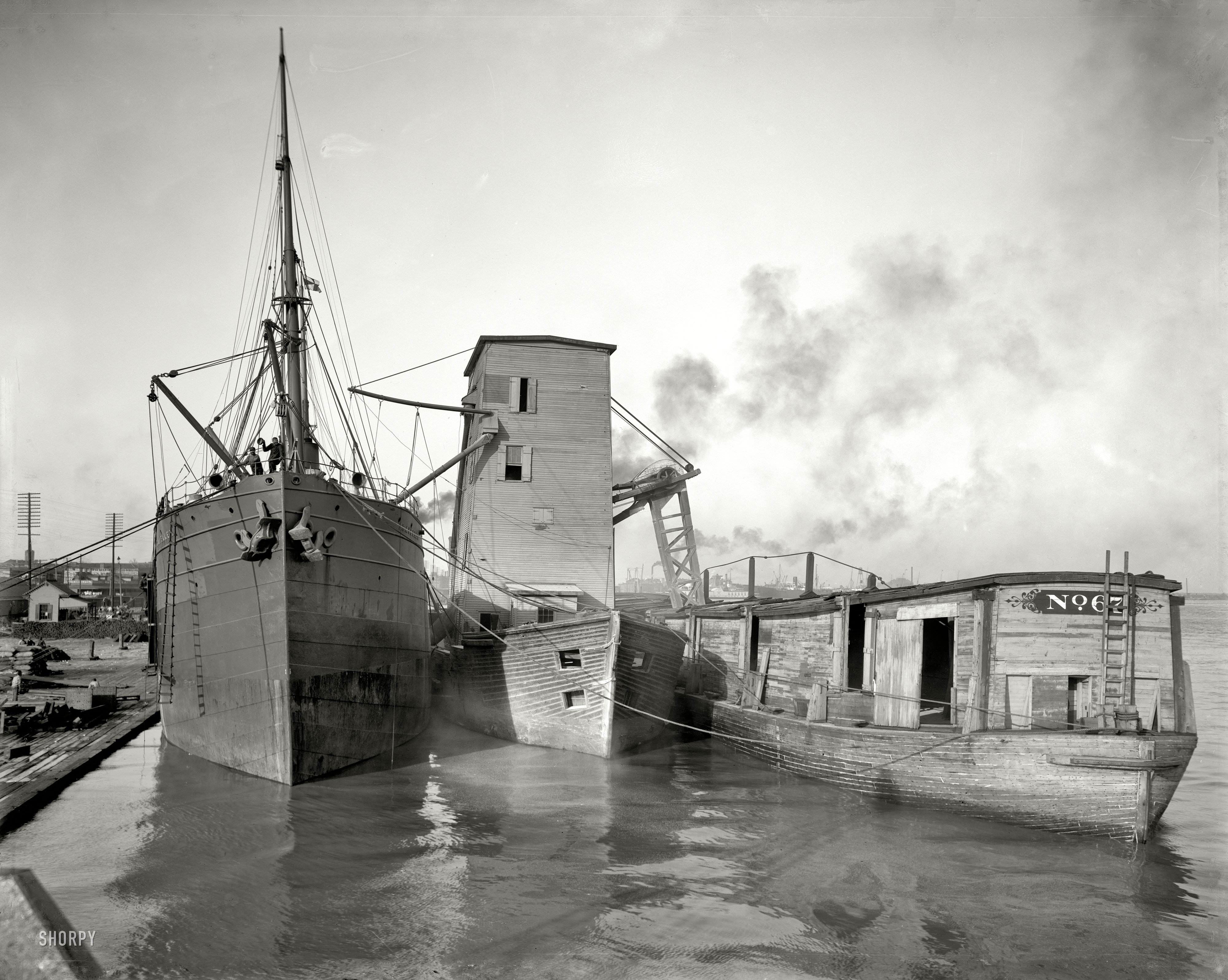 "Steamer loading grain from floating elevator." Continuing our visit to the New Orleans waterfront circa 1906. 8x10 inch glass negative. View full size.