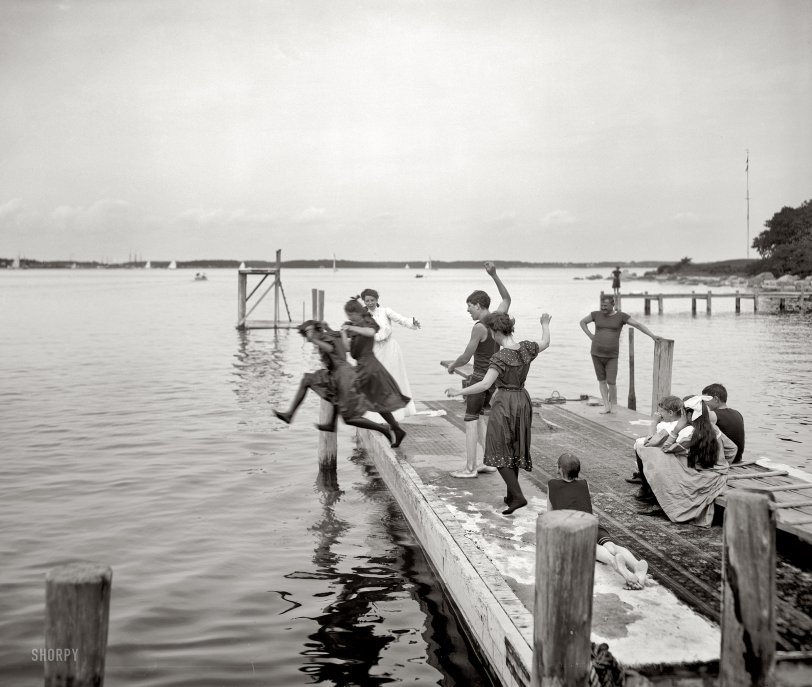 Shelter Island, New York, circa 1904. "A race. Manhanset House." 8x10 inch dry plate glass negative, Detroit Publishing Company. View full size.
