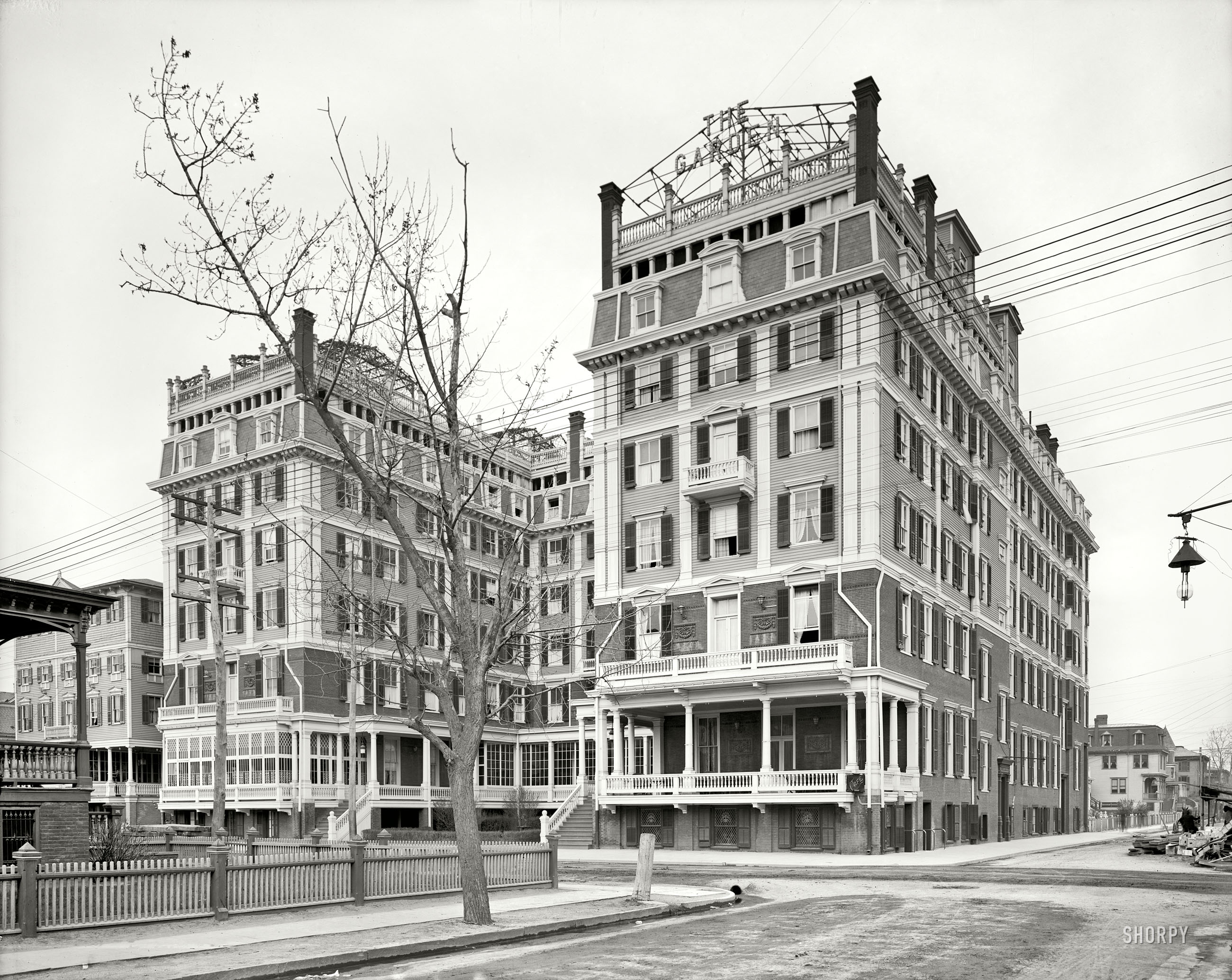 Circa 1904. "Garden Hotel, Atlantic City." Sharing the corner with a high-tech arc lamp. 8x10 inch glass negative, Detroit Publishing Company. View full size.