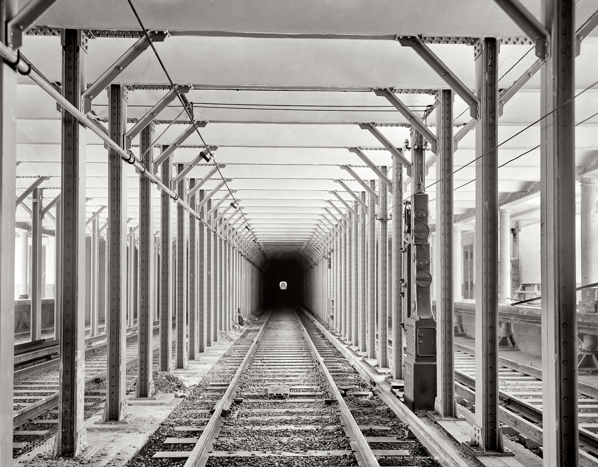 New York City circa 1904. "In the subway." 8x10 inch dry plate glass negative, Detroit Publishing Company. View full size.