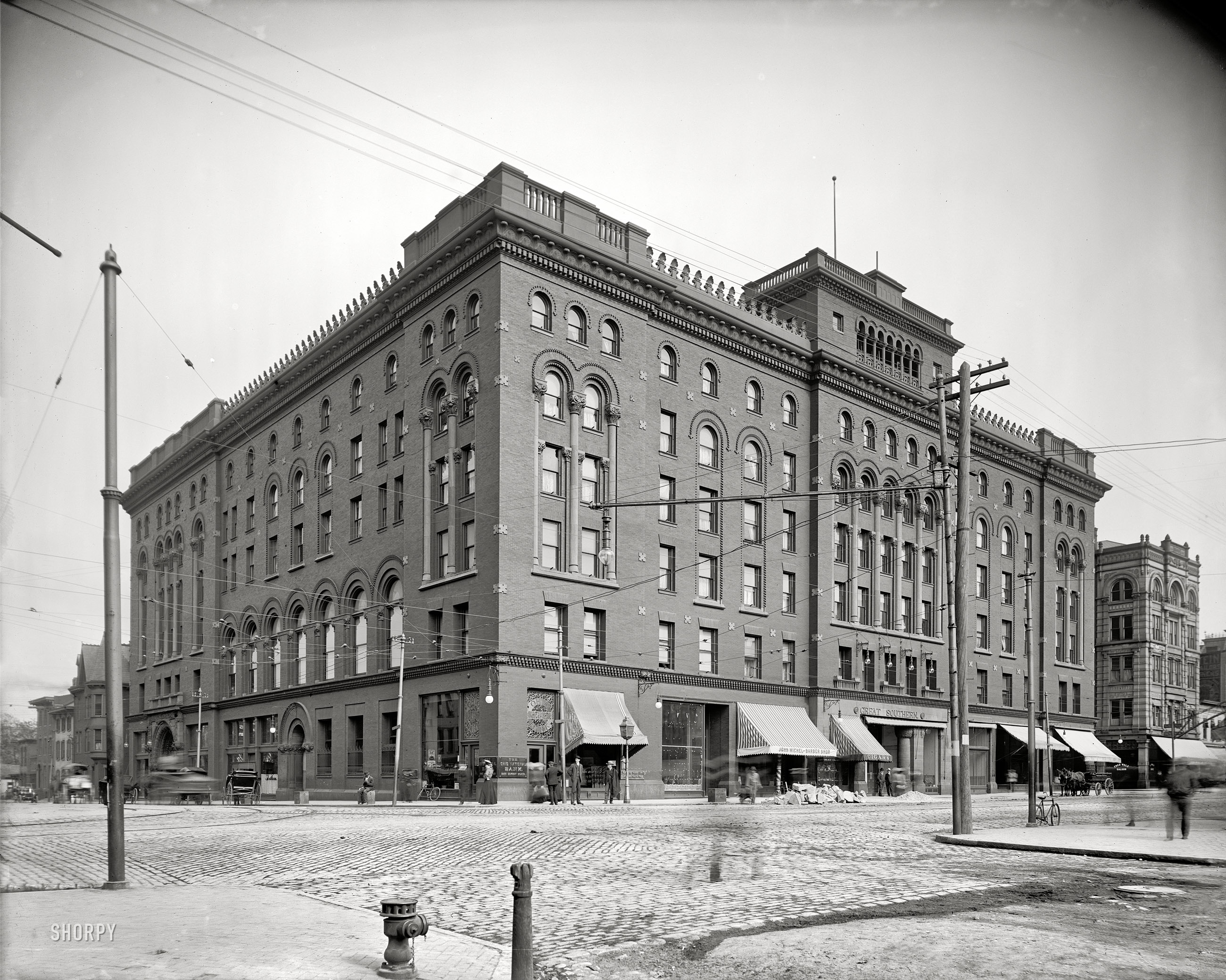Columbus, Ohio, circa 1905. "Great Southern Hotel." 8x10 inch dry plate glass negative, Detroit Publishing Company. View full size.