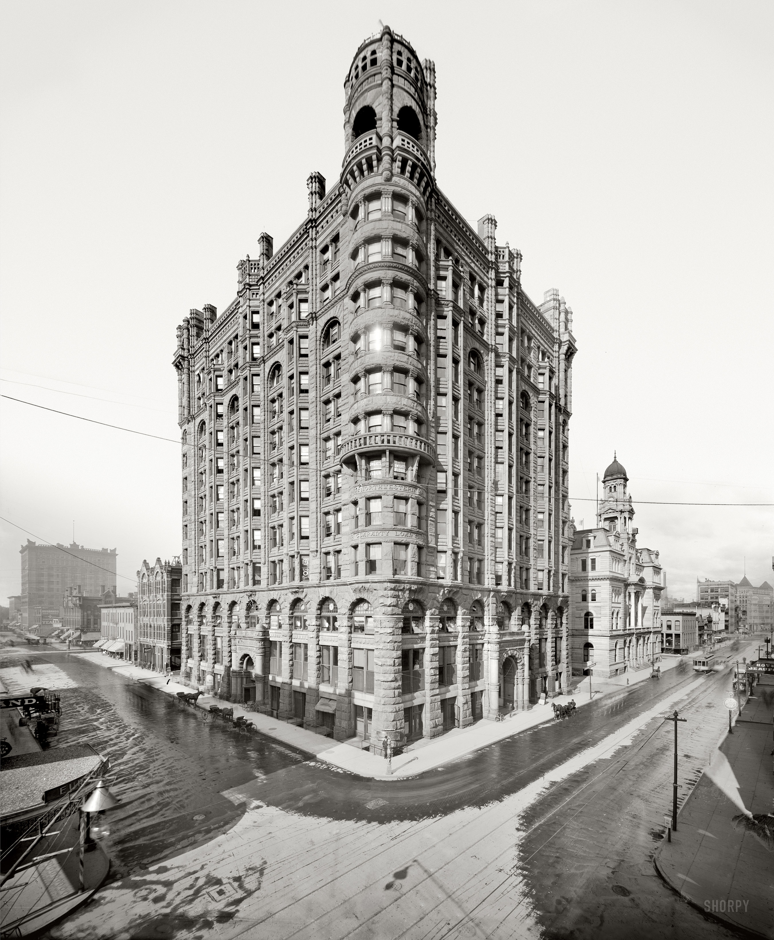 Minneapolis, Minnesota, circa 1905. "Northwestern Guaranty Loan Building." Note the newfangled "horseless carriage" parked at the curb. 8x10 inch dry plate glass negative, Detroit Publishing Company. View full size.