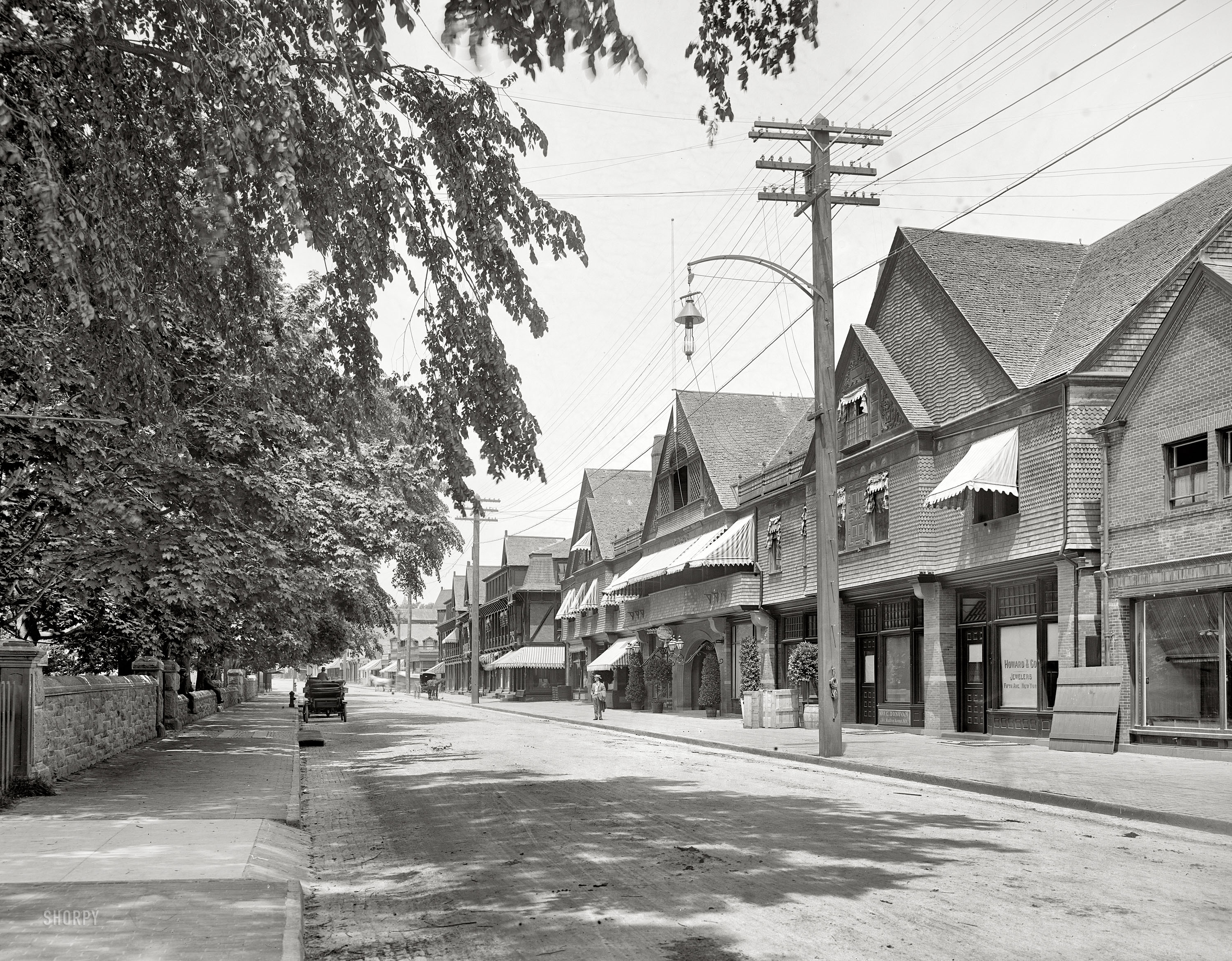Newport, Rhode Island, circa 1906. "Bellevue Avenue." 8x10 inch dry plate glass negative, Detroit Publishing Company. View full size.
